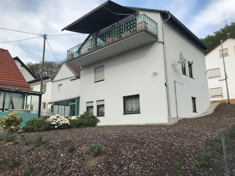 Apartment mit Wintergarten und Terrasse in ruhiger Lage im schönen Taunus