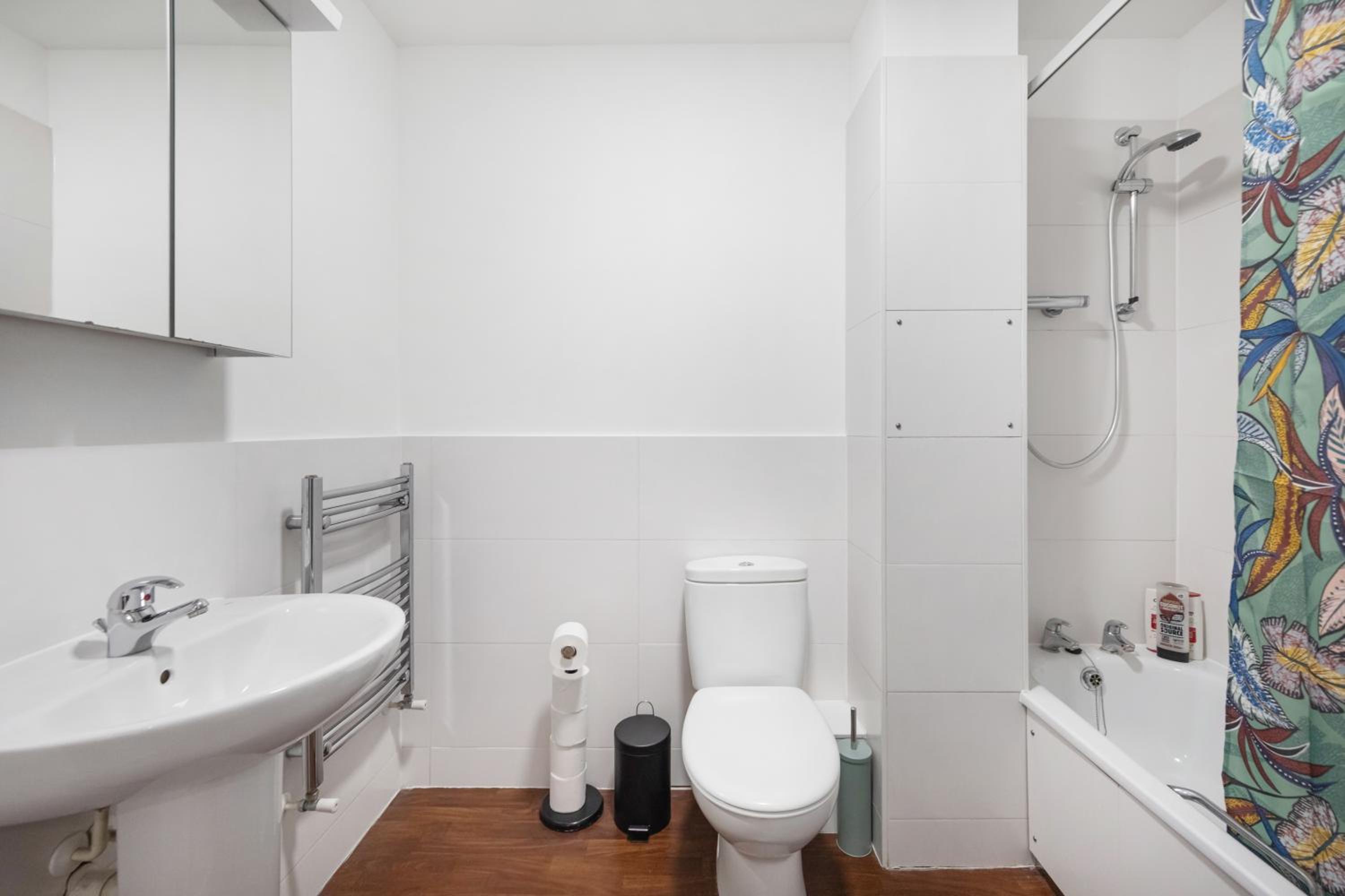 Lift & free parking, modern 1 bed flat in Shoreditch next to train station