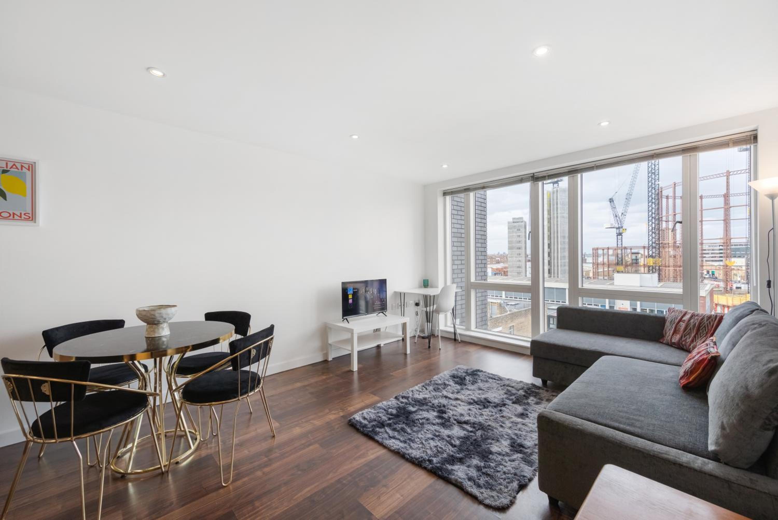 Lift & free parking, modern 1 bed flat in Shoreditch next to train station