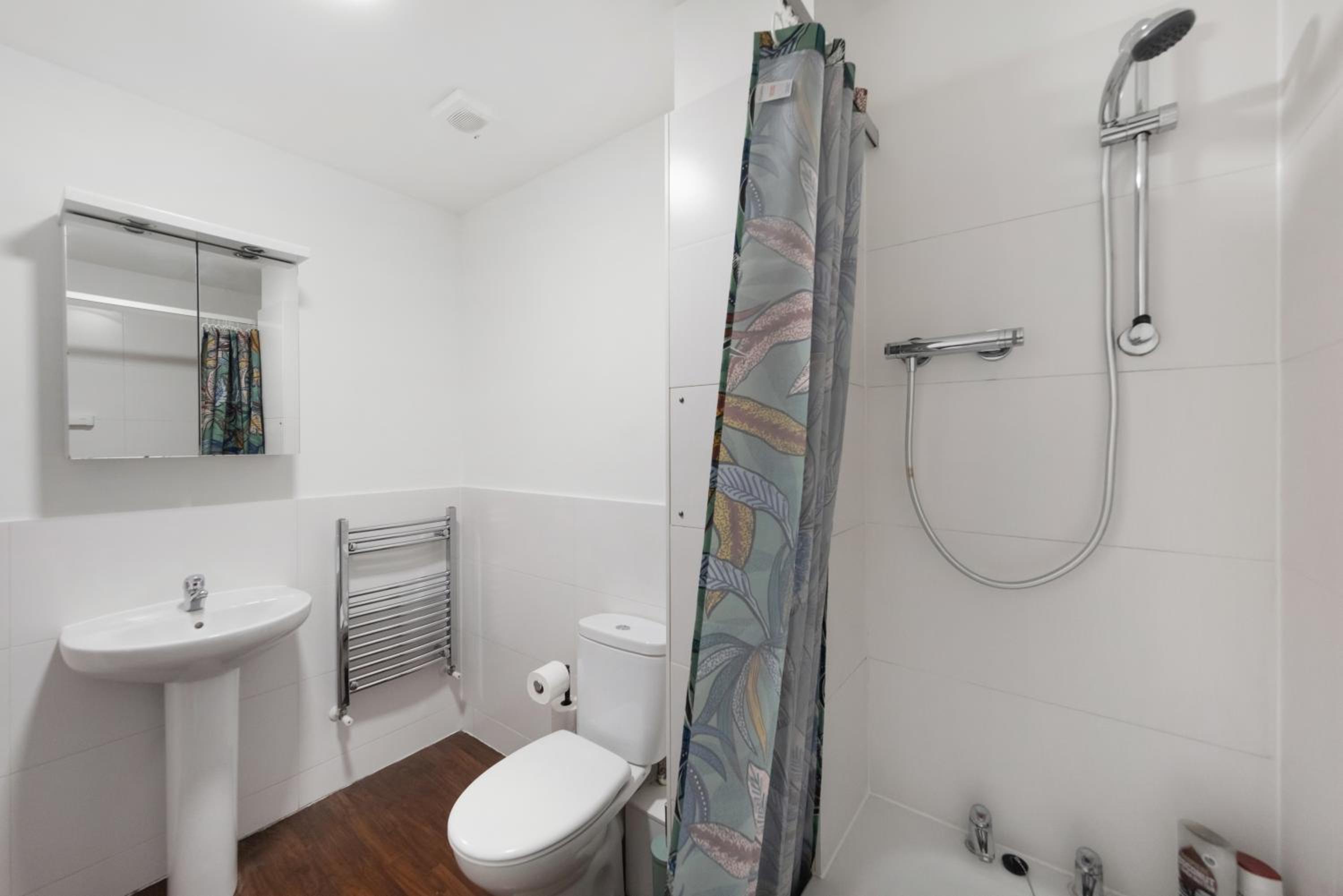 Lift & free parking, modern 1 bed flat in Shoreditch next to train station