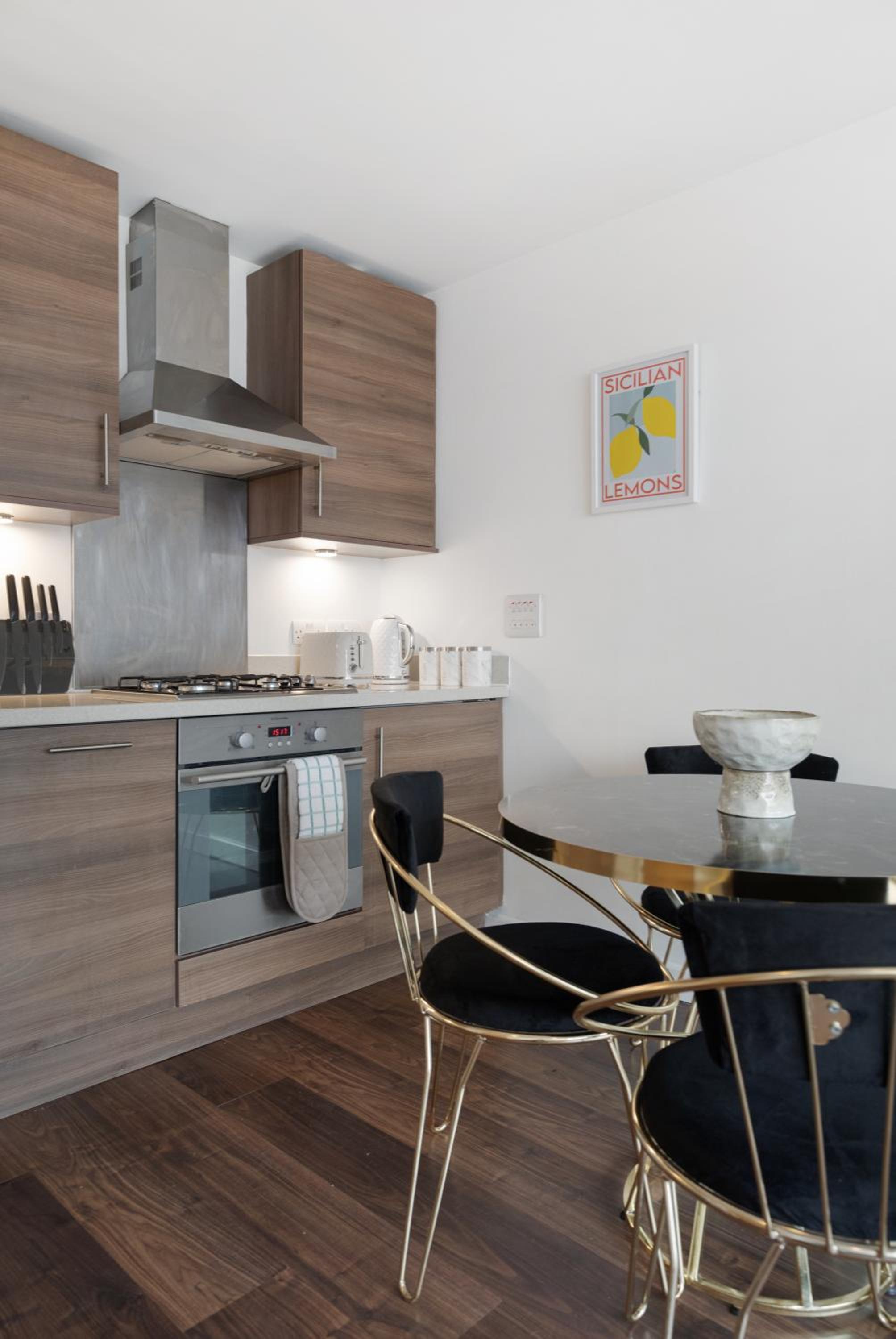 Lift & free parking, modern 1 bed flat in Shoreditch next to train station