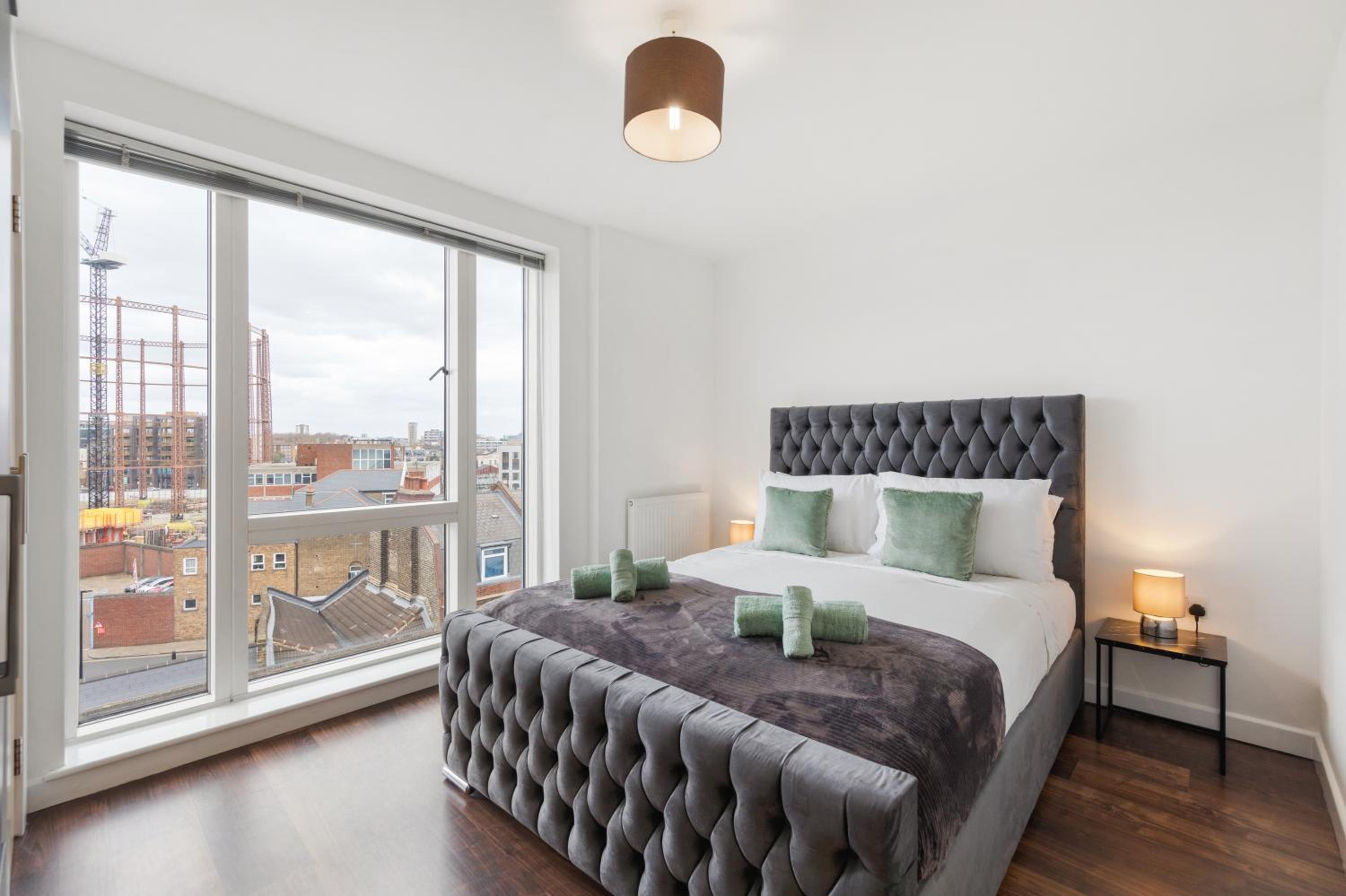 Lift & free parking, modern 1 bed flat in Shoreditch next to train station