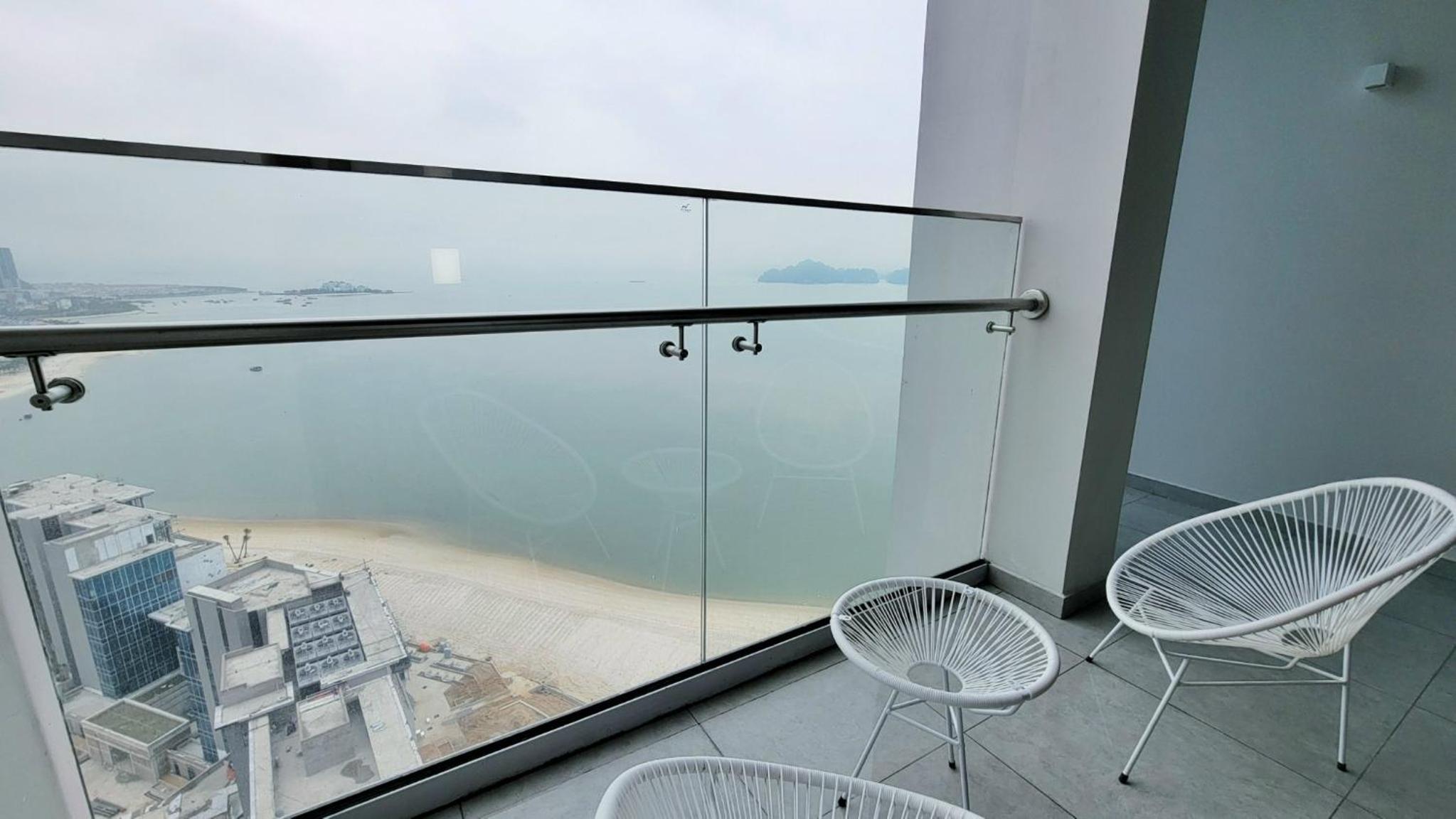 Modern 2BR/2B Ha Long Bay View - High Floor