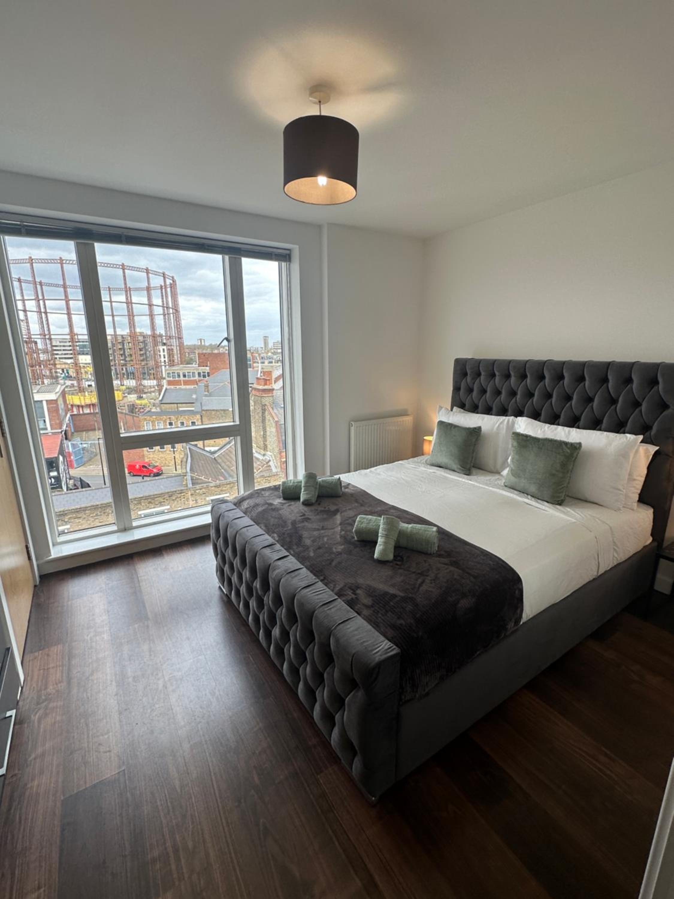 Lift & free parking, modern 1 bed flat in Shoreditch next to train station