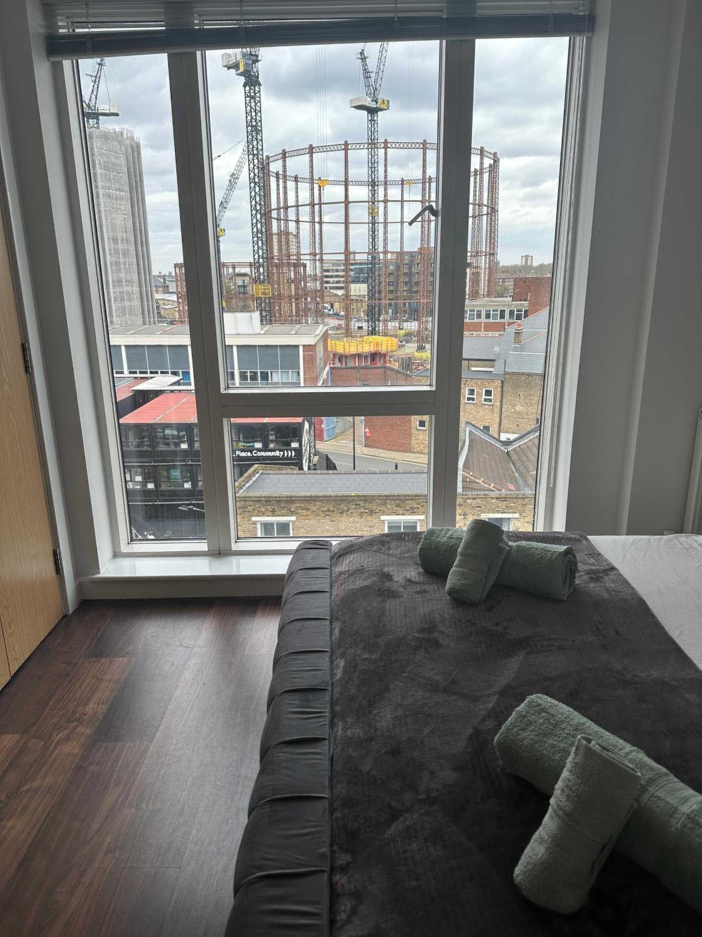 Lift & free parking, modern 1 bed flat in Shoreditch next to train station