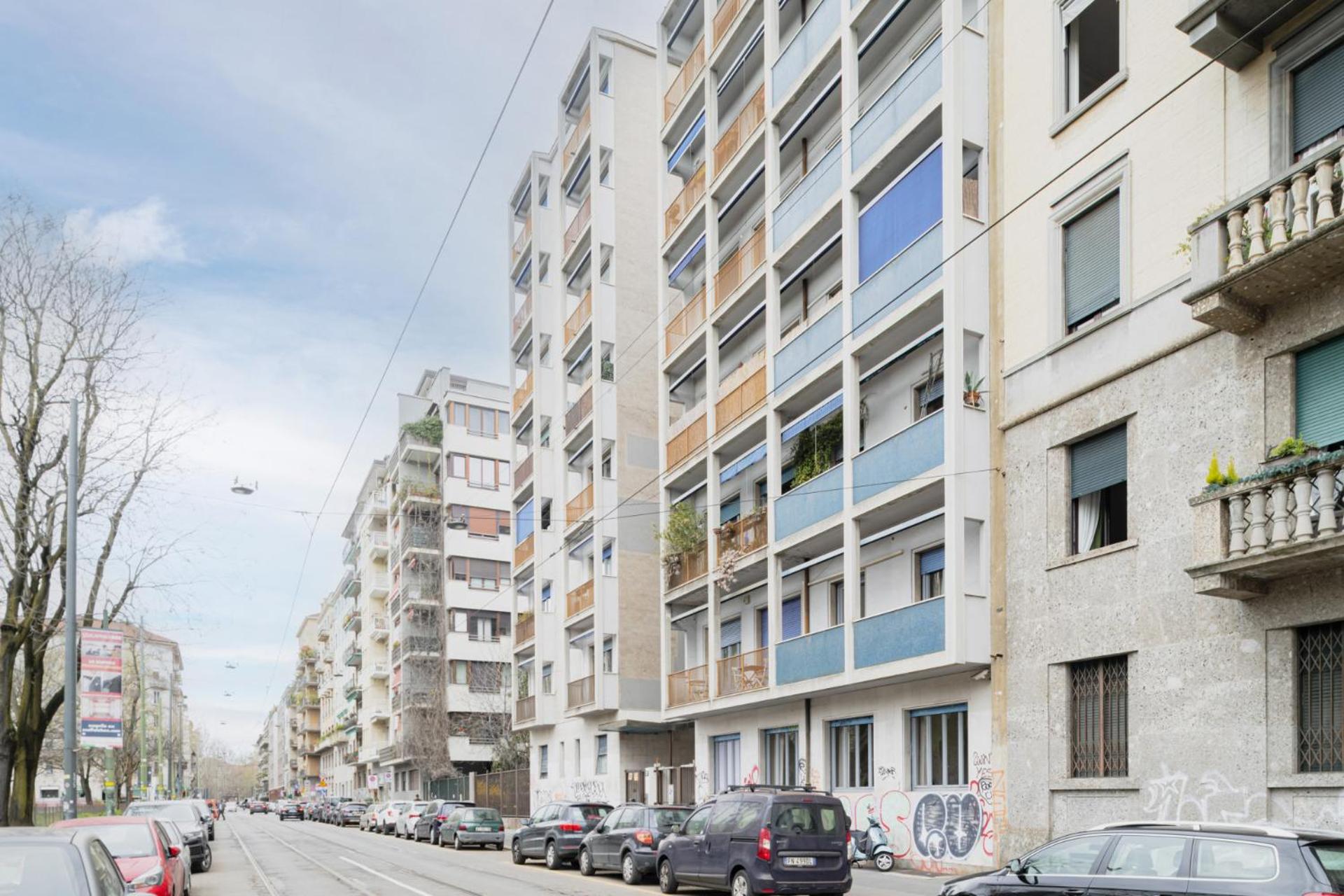 Easylife - Milano - Coni Zugna 27 - Solari