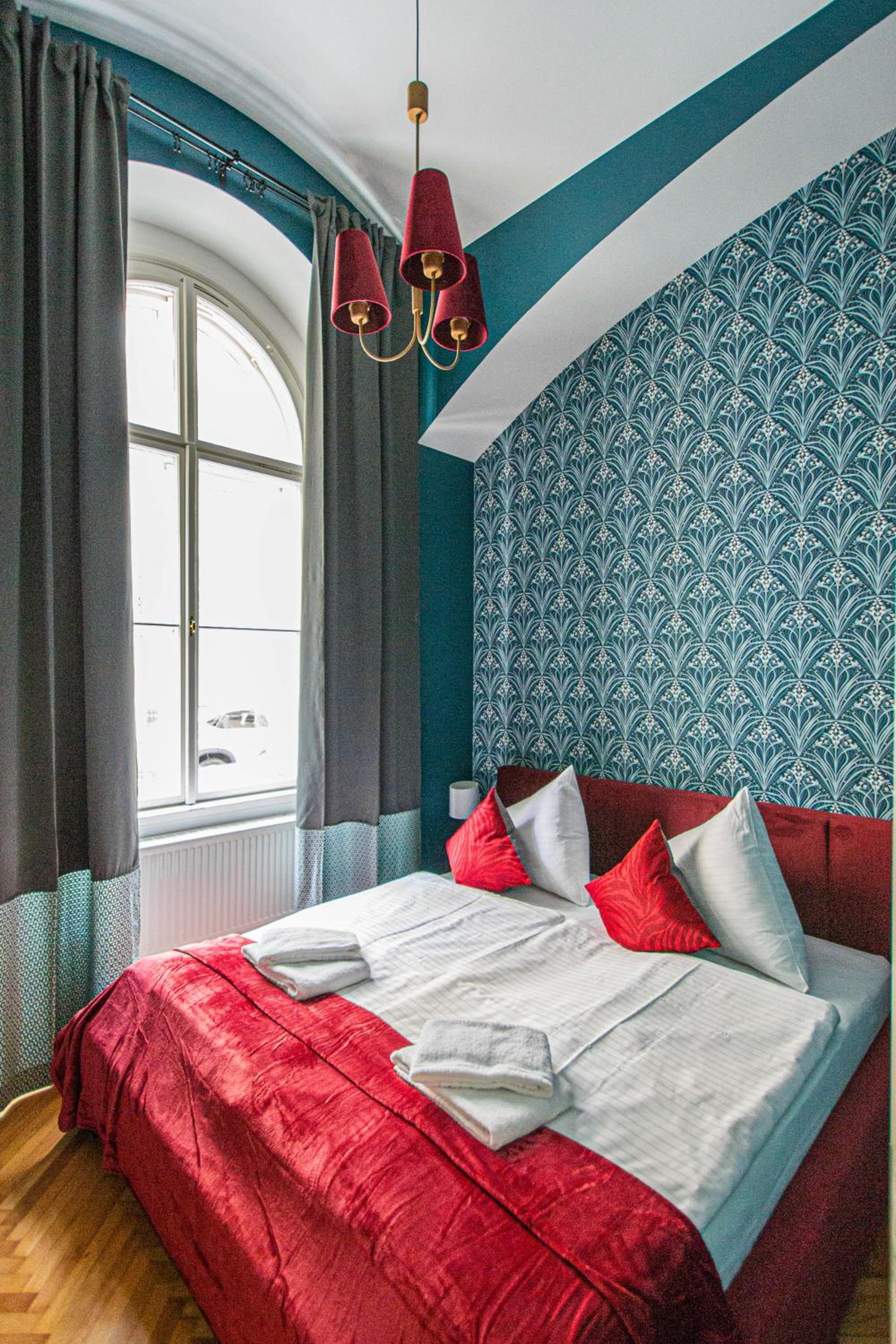 4BDR Old Town flat by Church of St Anne