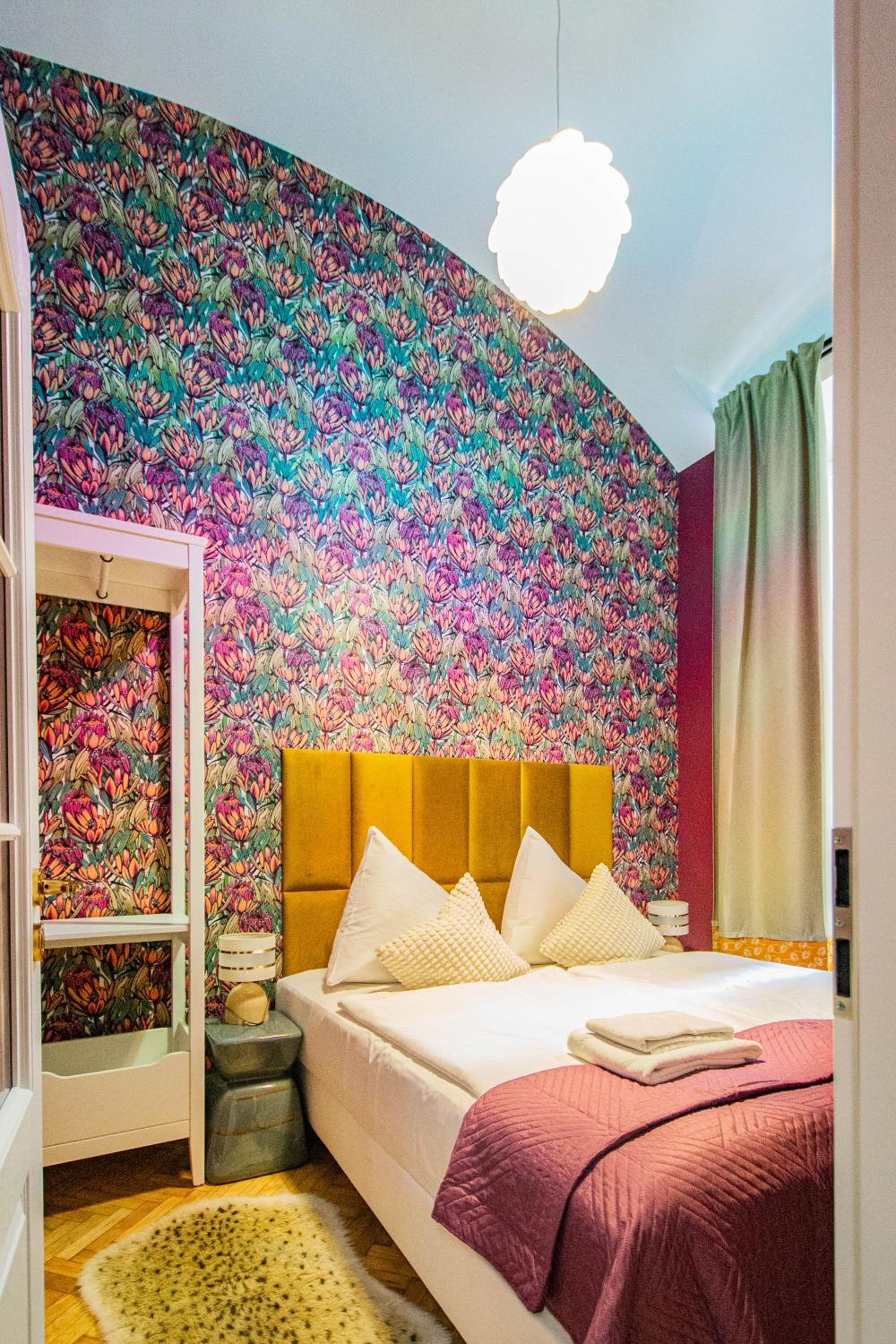 4BDR Old Town flat by Church of St Anne