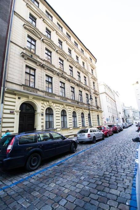 4BDR Old Town flat by Church of St Anne