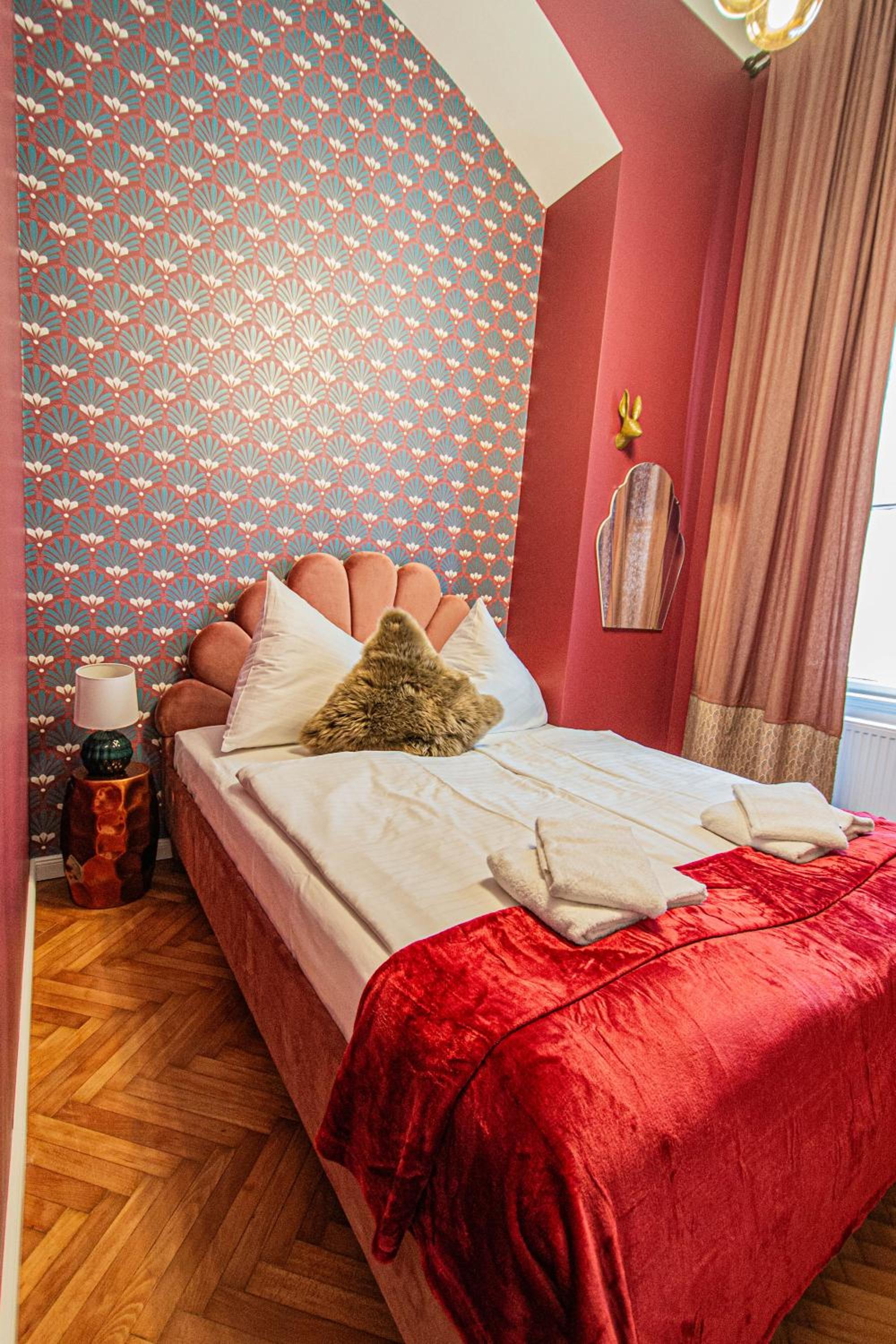 4BDR Old Town flat by Church of St Anne