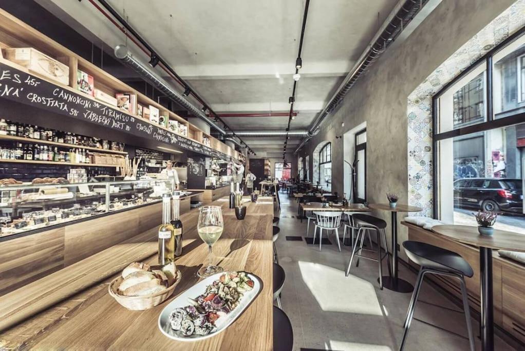 4BDR Old Town flat by Church of St Anne
