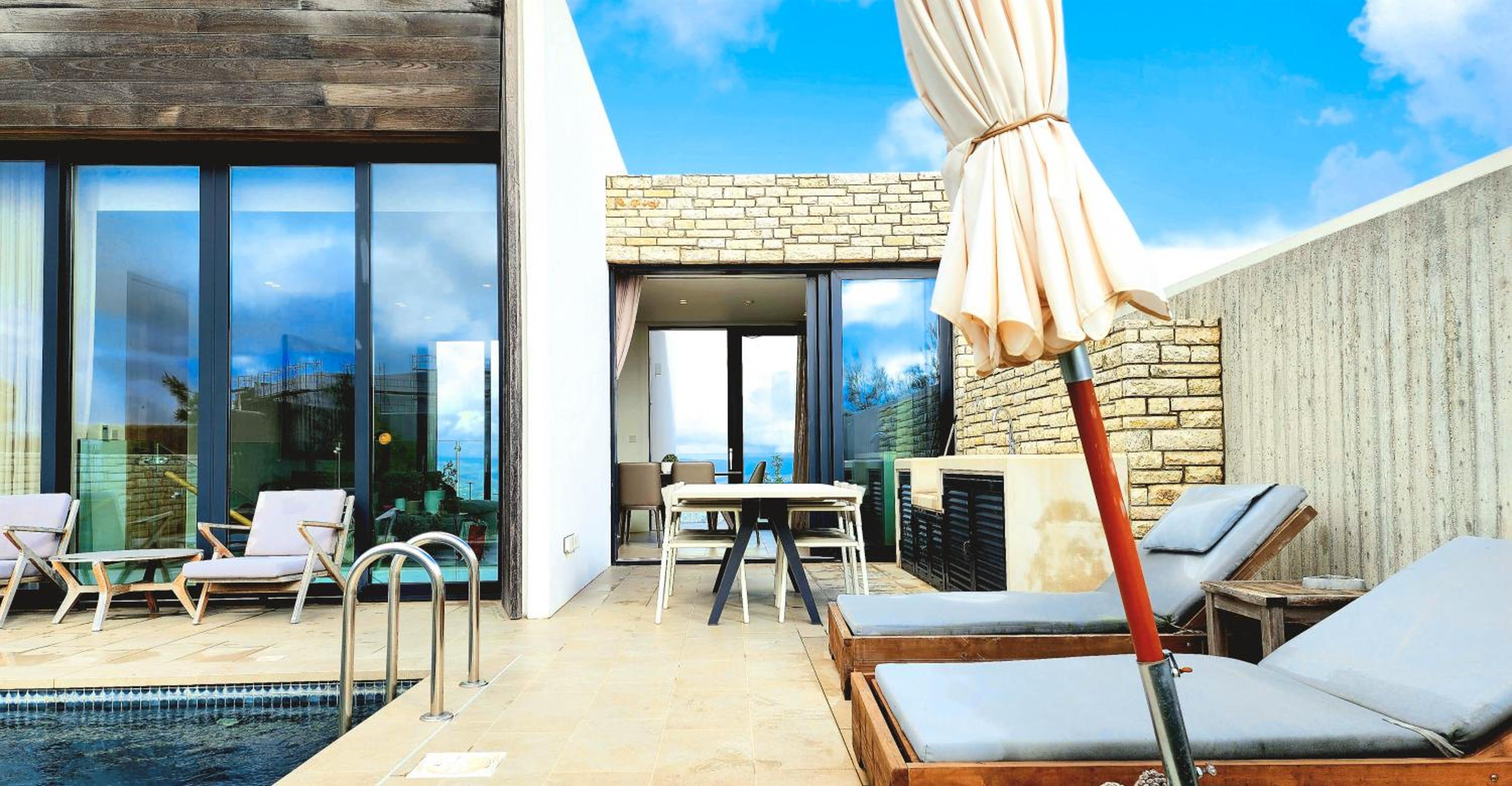 CSS Celestial Minthis Luxury Golf House