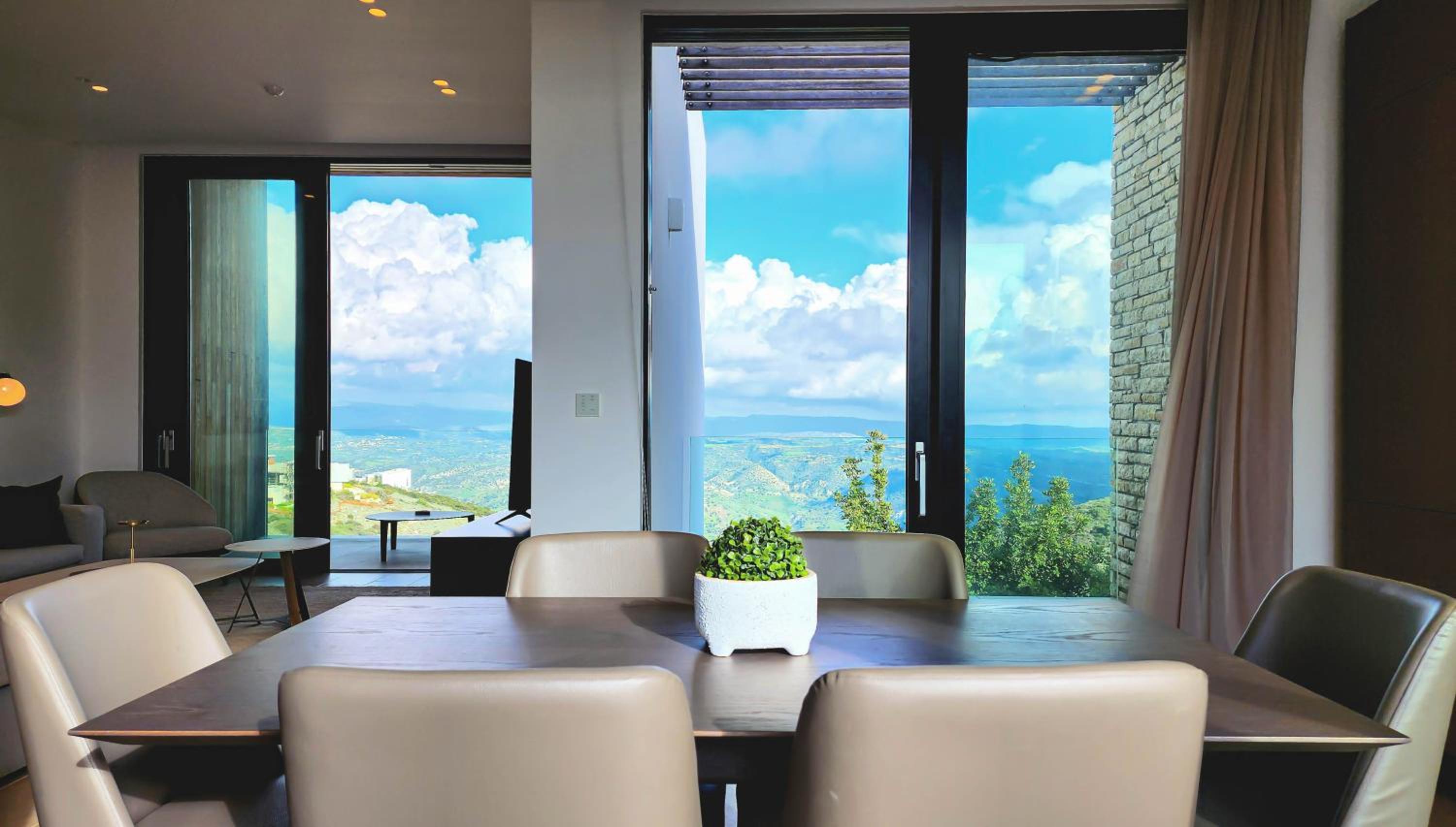 CSS Celestial Minthis Luxury Golf House