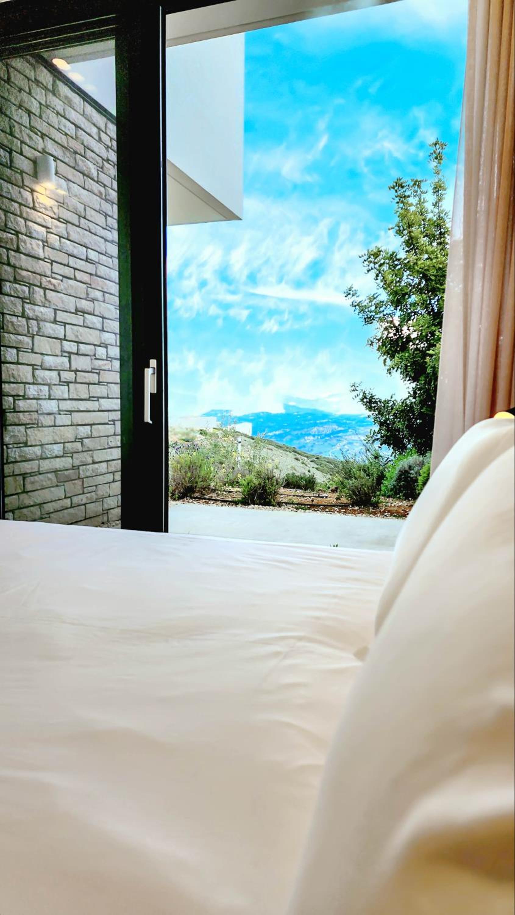 CSS Celestial Minthis Luxury Golf House