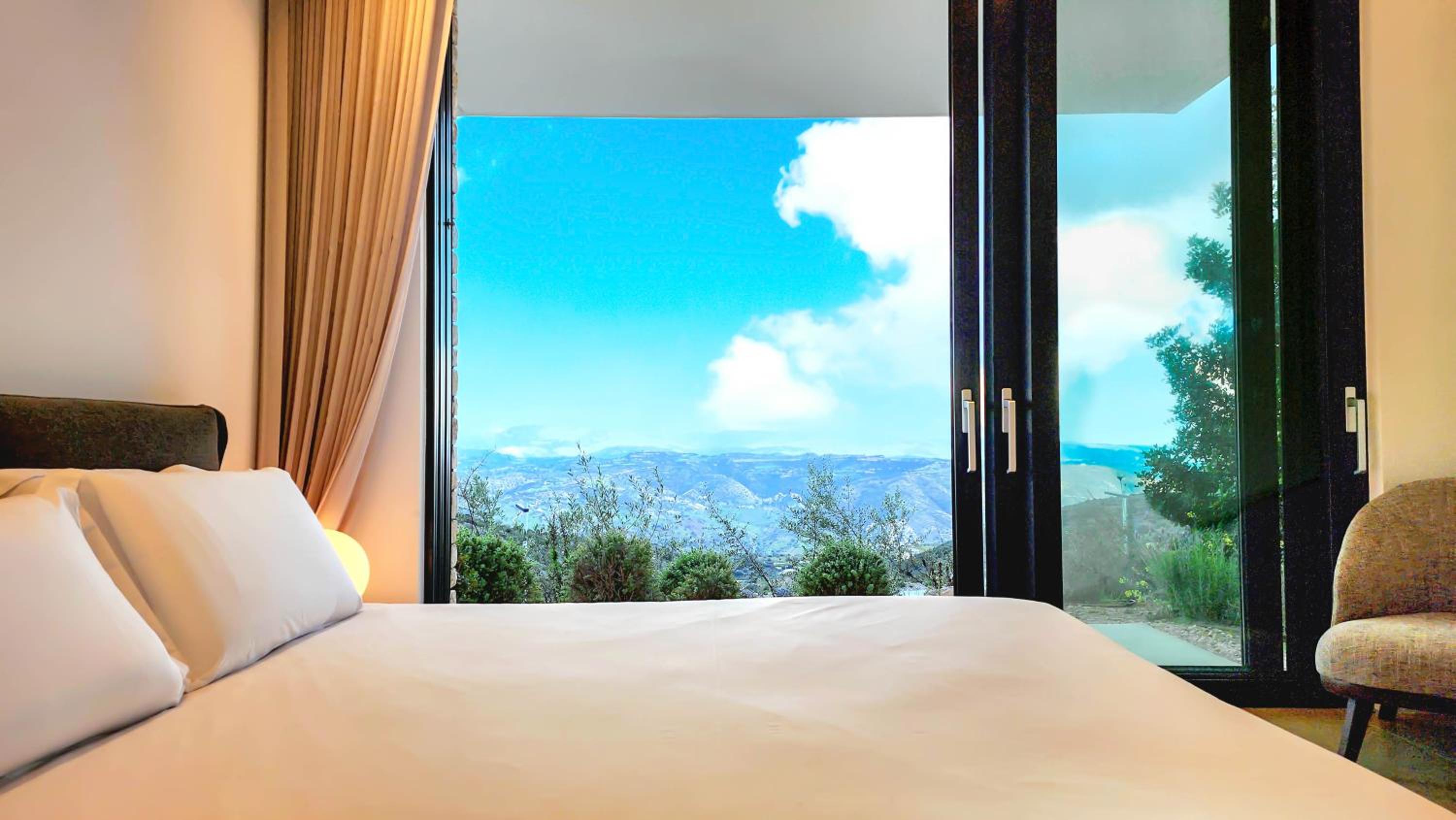 CSS Celestial Minthis Luxury Golf House