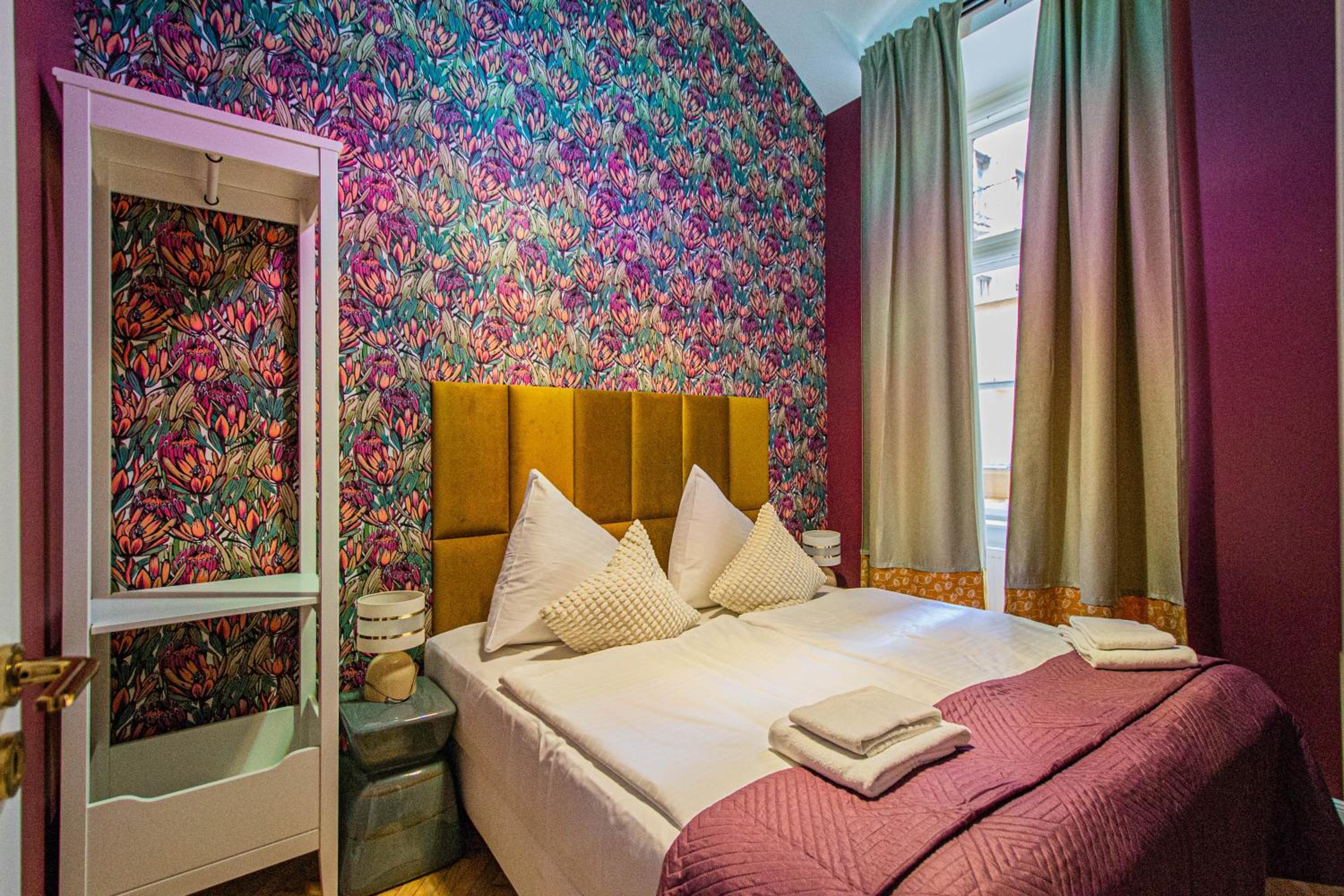 4BDR Old Town flat by Church of St Anne