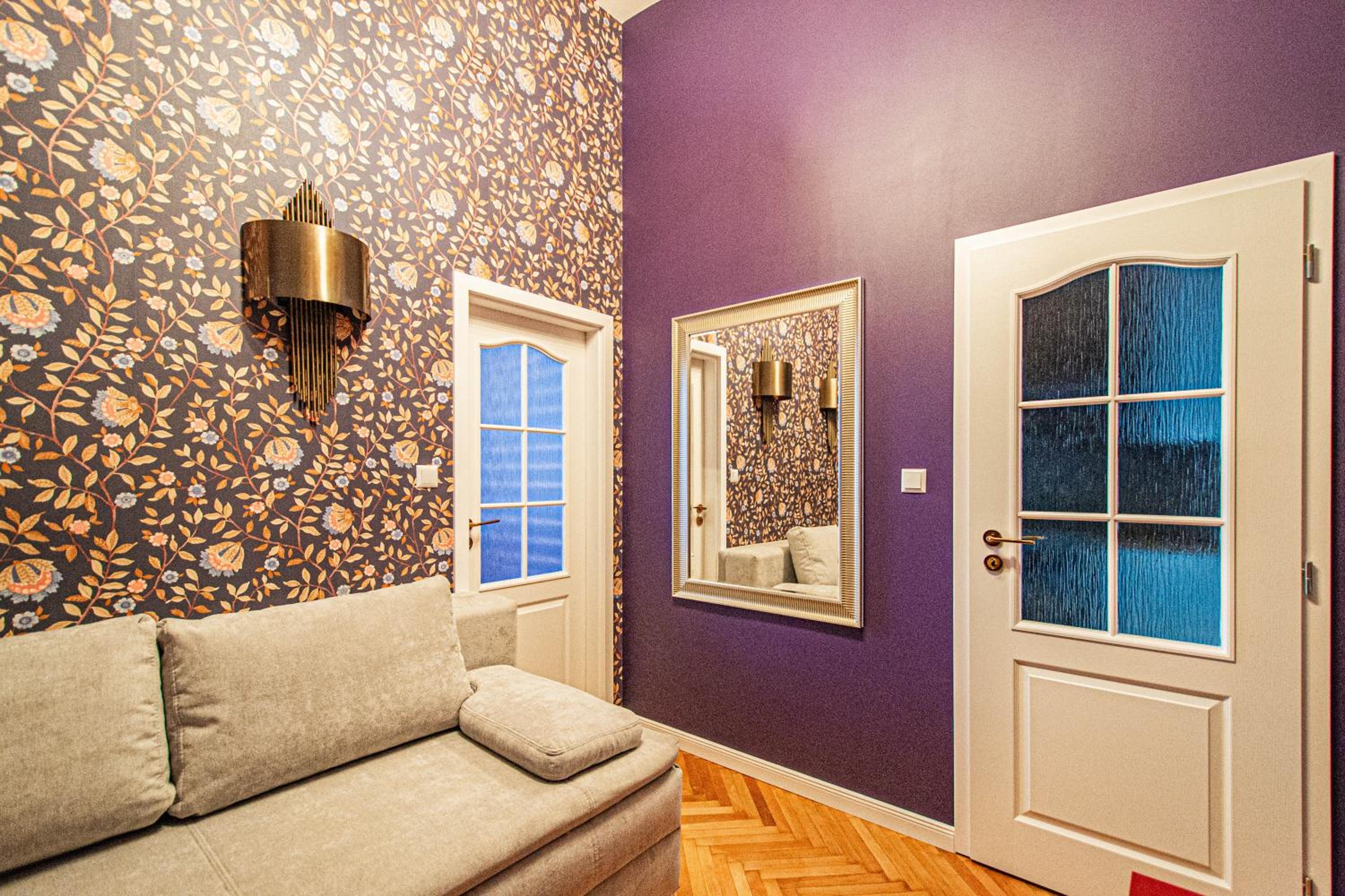 4BDR Old Town flat by Church of St Anne