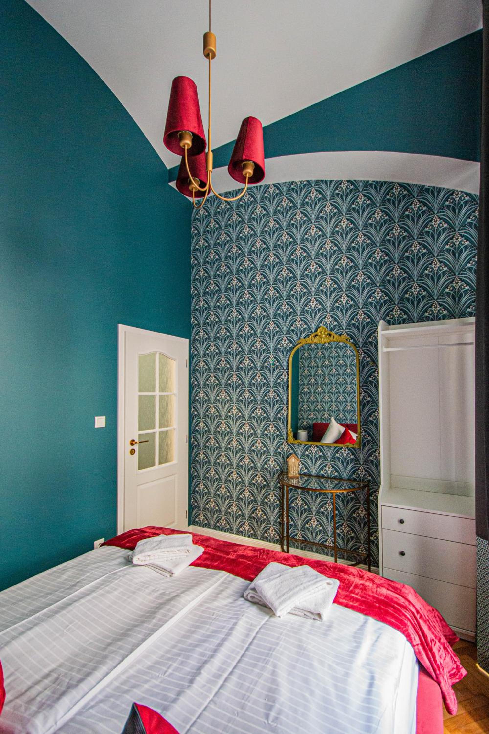 4BDR Old Town flat by Church of St Anne