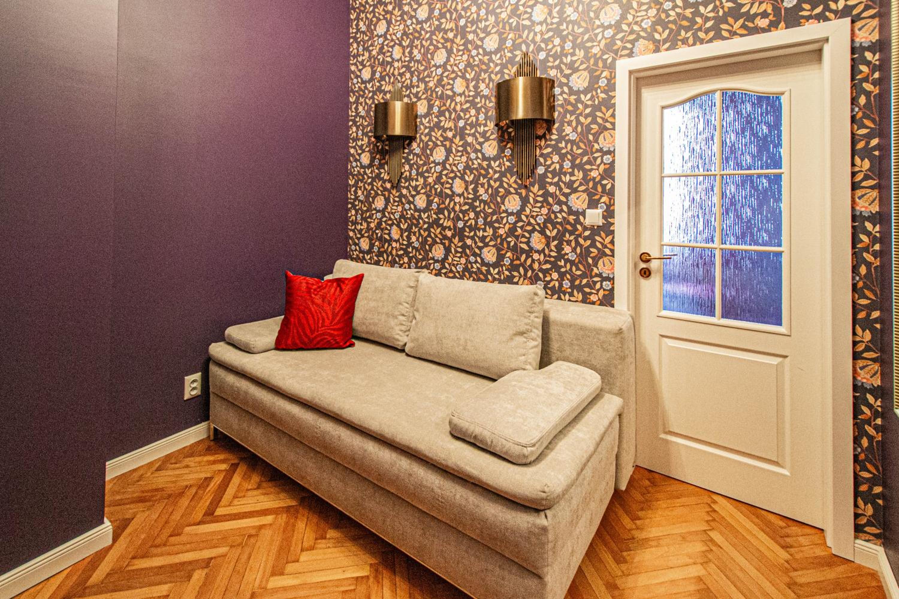 4BDR Old Town flat by Church of St Anne