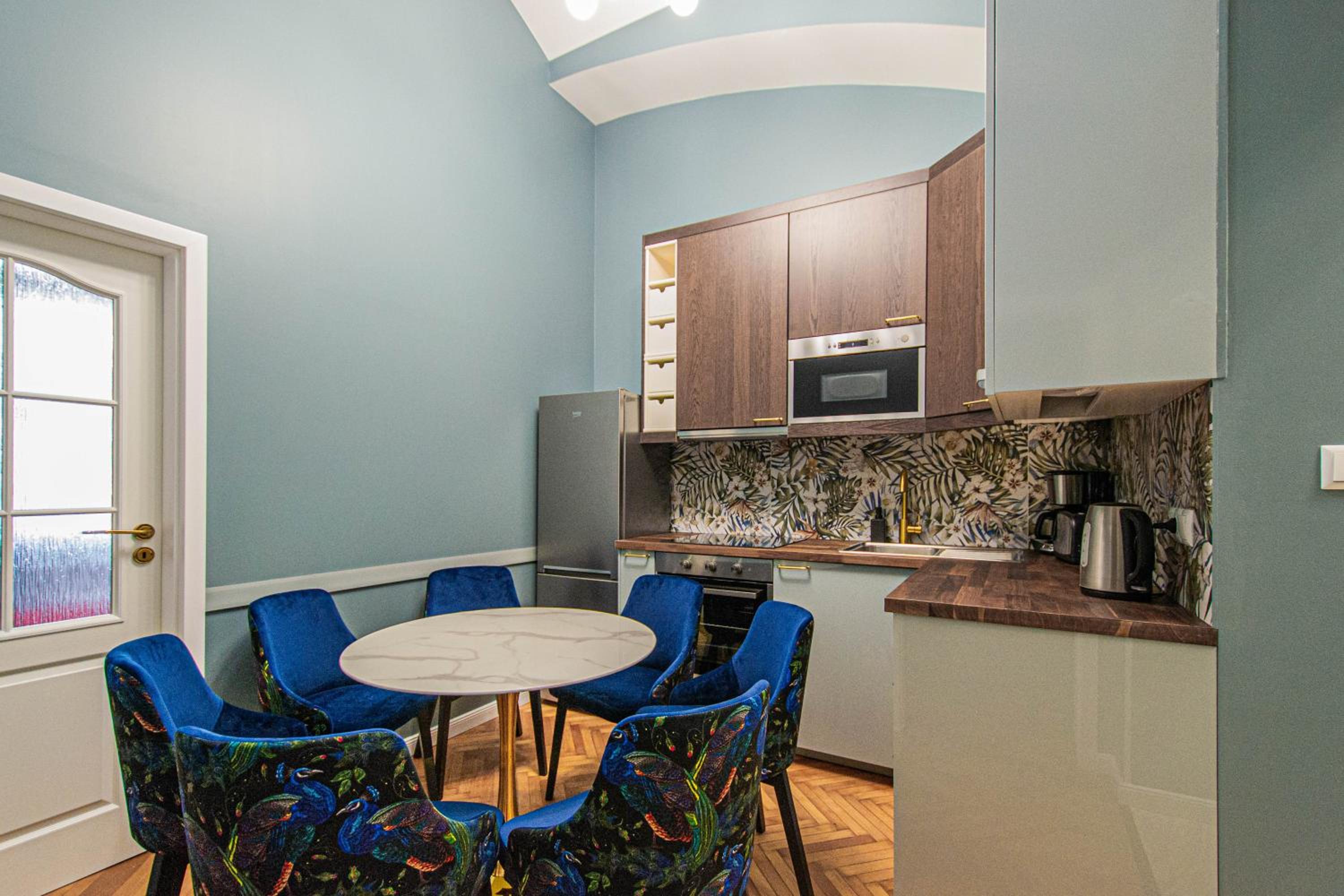 4BDR Old Town flat by Church of St Anne