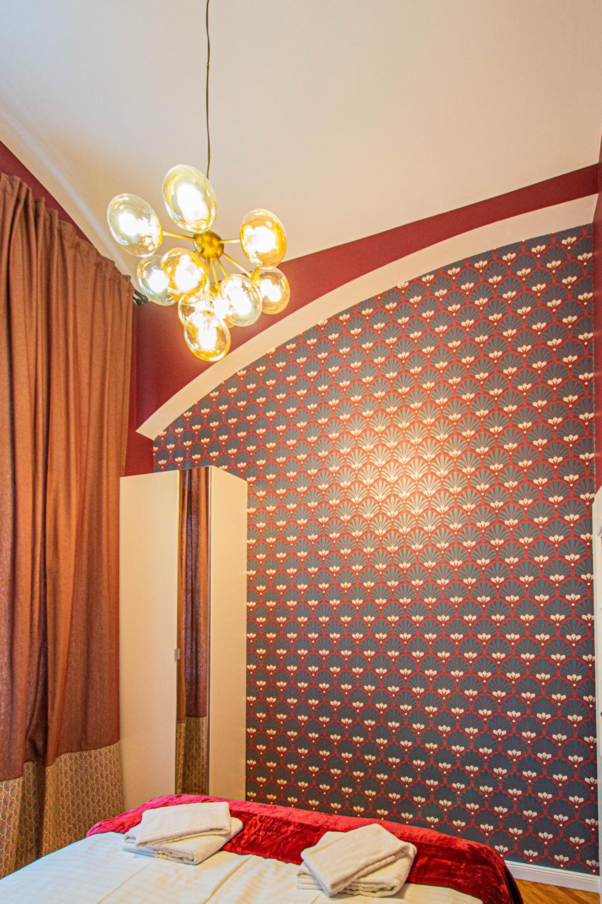 4BDR Old Town flat by Church of St Anne