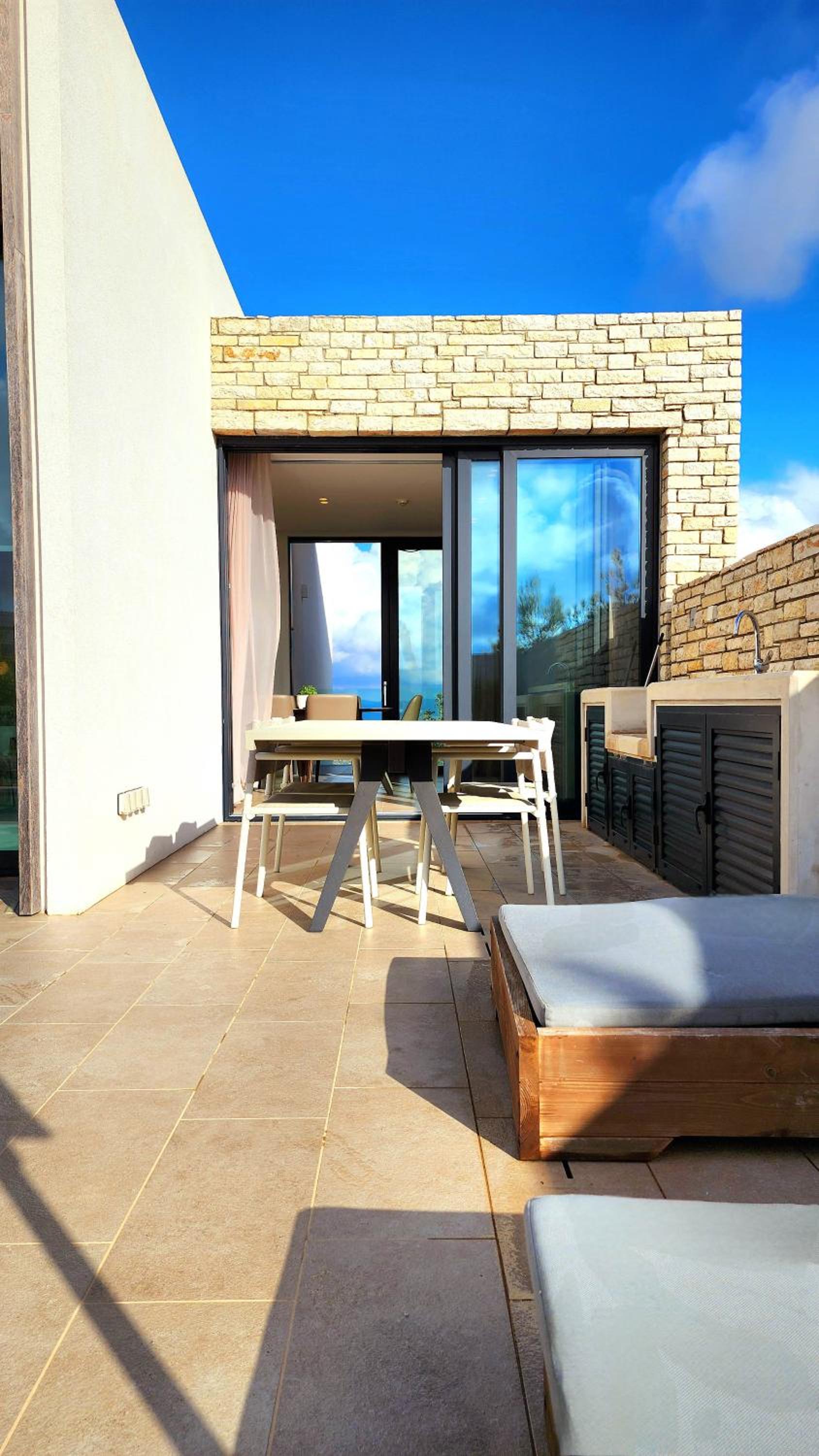 CSS Celestial Minthis Luxury Golf House