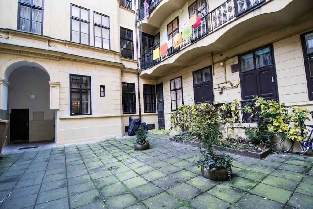 4BDR Old Town flat by Church of St Anne