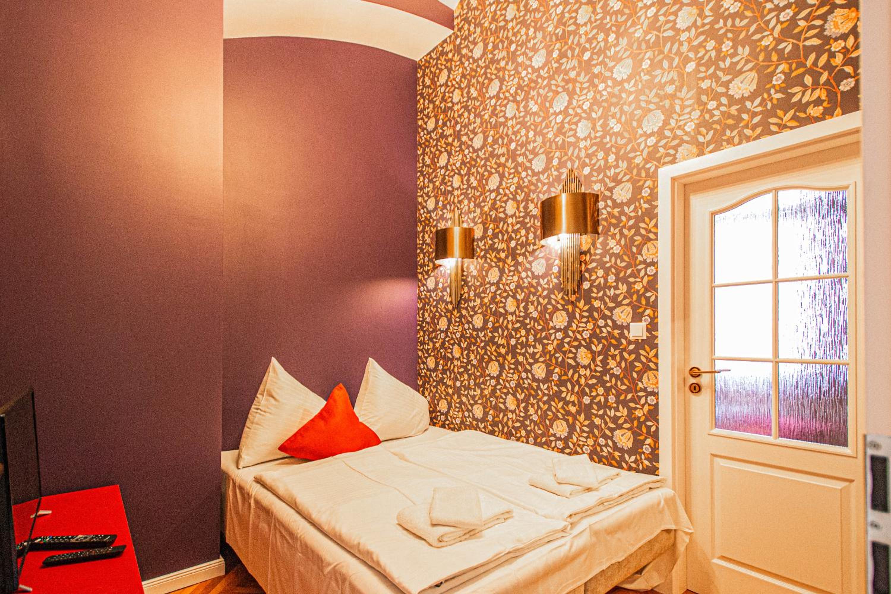 4BDR Old Town flat by Church of St Anne