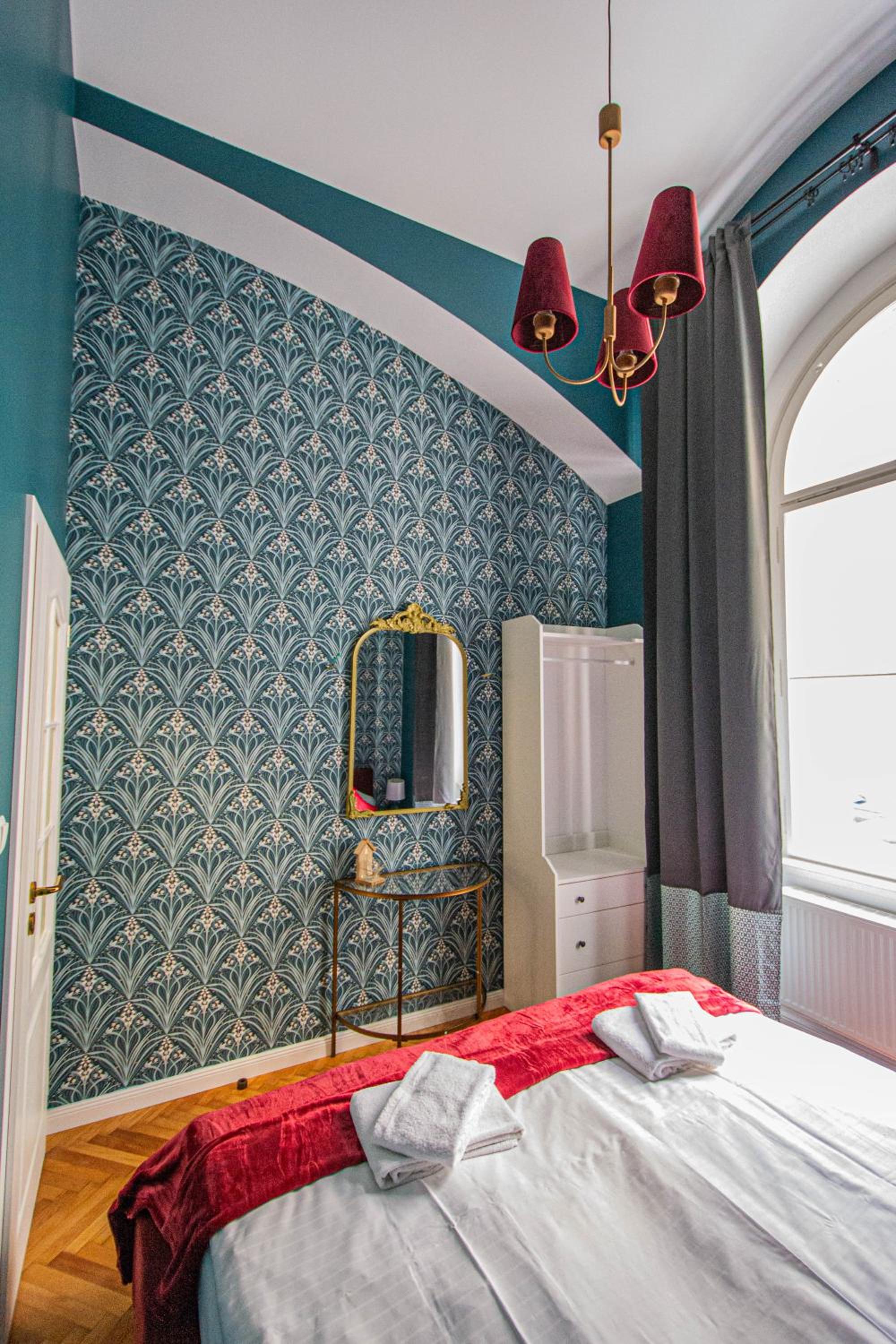 4BDR Old Town flat by Church of St Anne