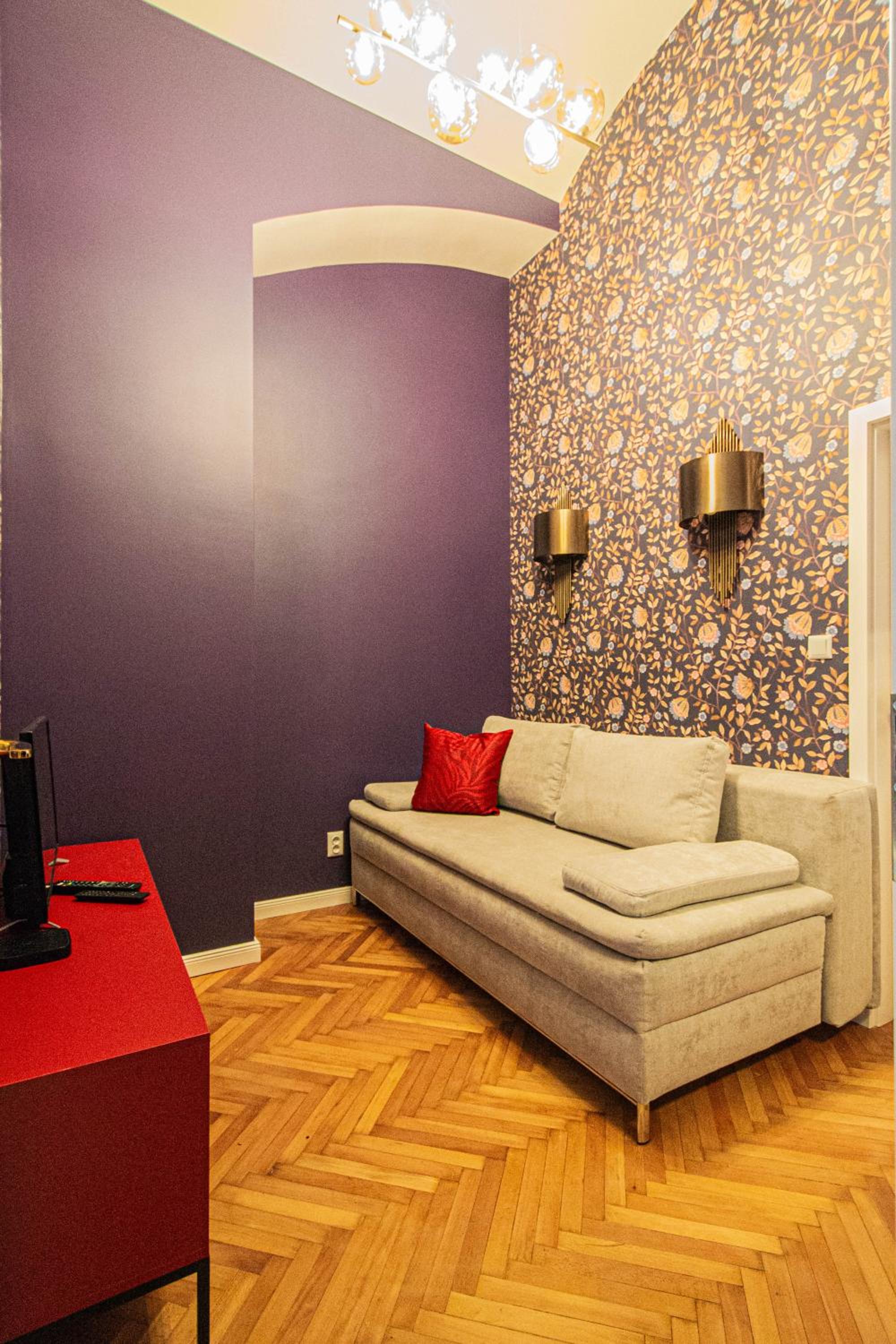 4BDR Old Town flat by Church of St Anne