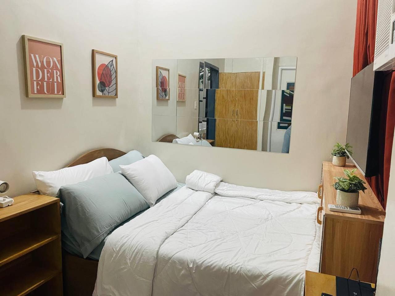 Cozy 1BR Unit with Full Bathroom,Kitchen, Wifi at Sonia's Island Stay view 3