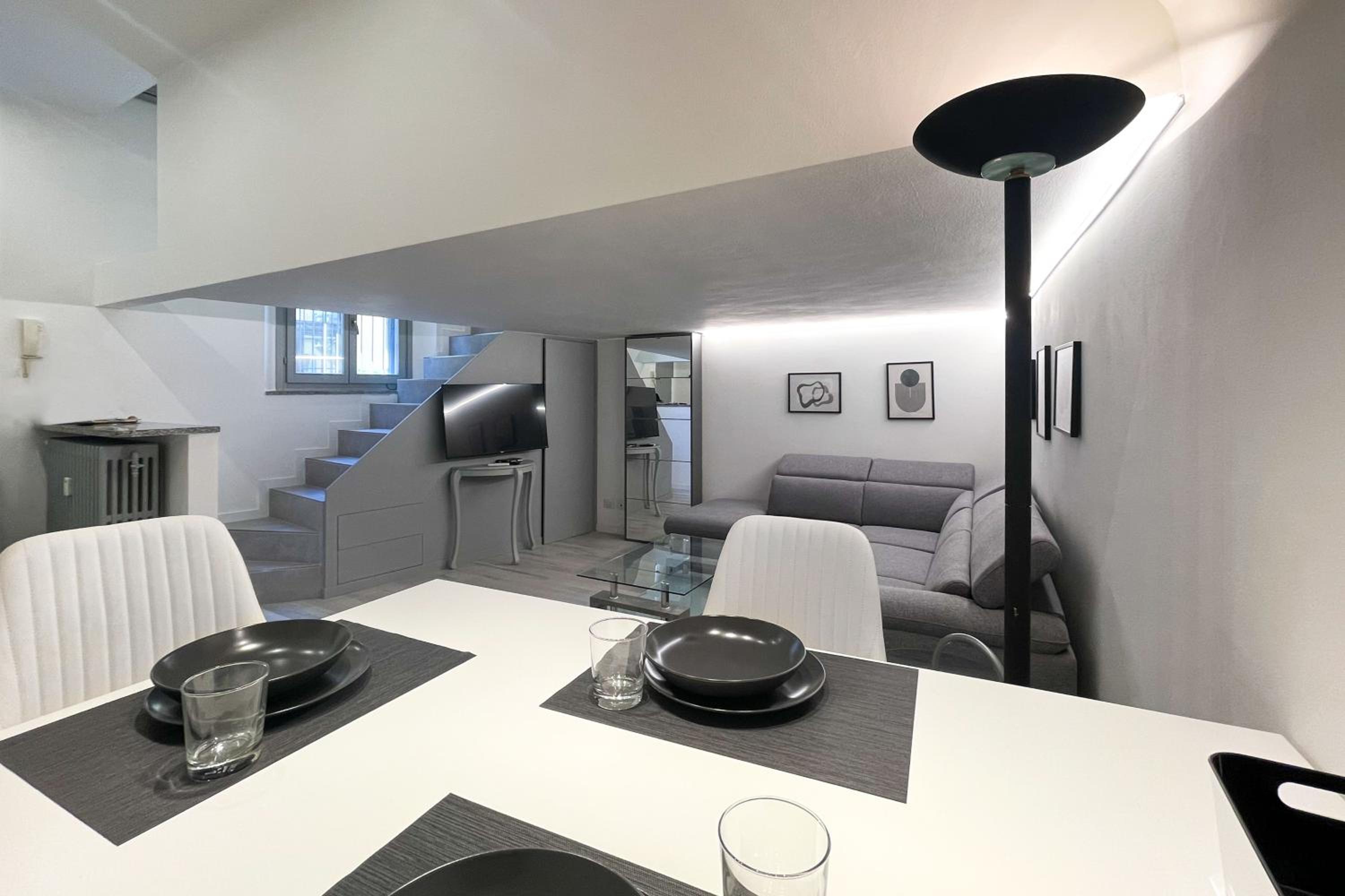 Elegant and Silent Loft in the center of Milan