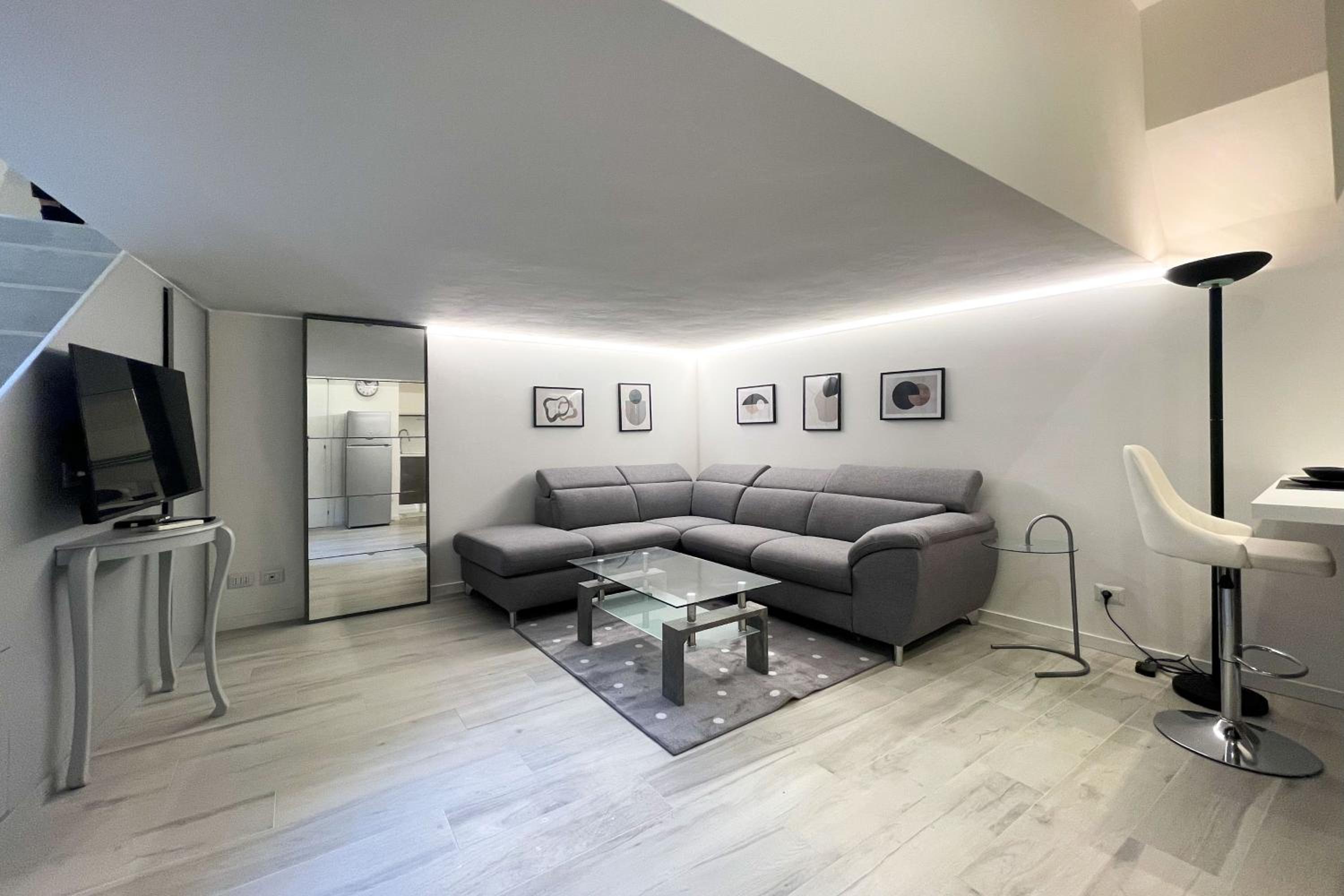 Elegant and Silent Loft in the center of Milan