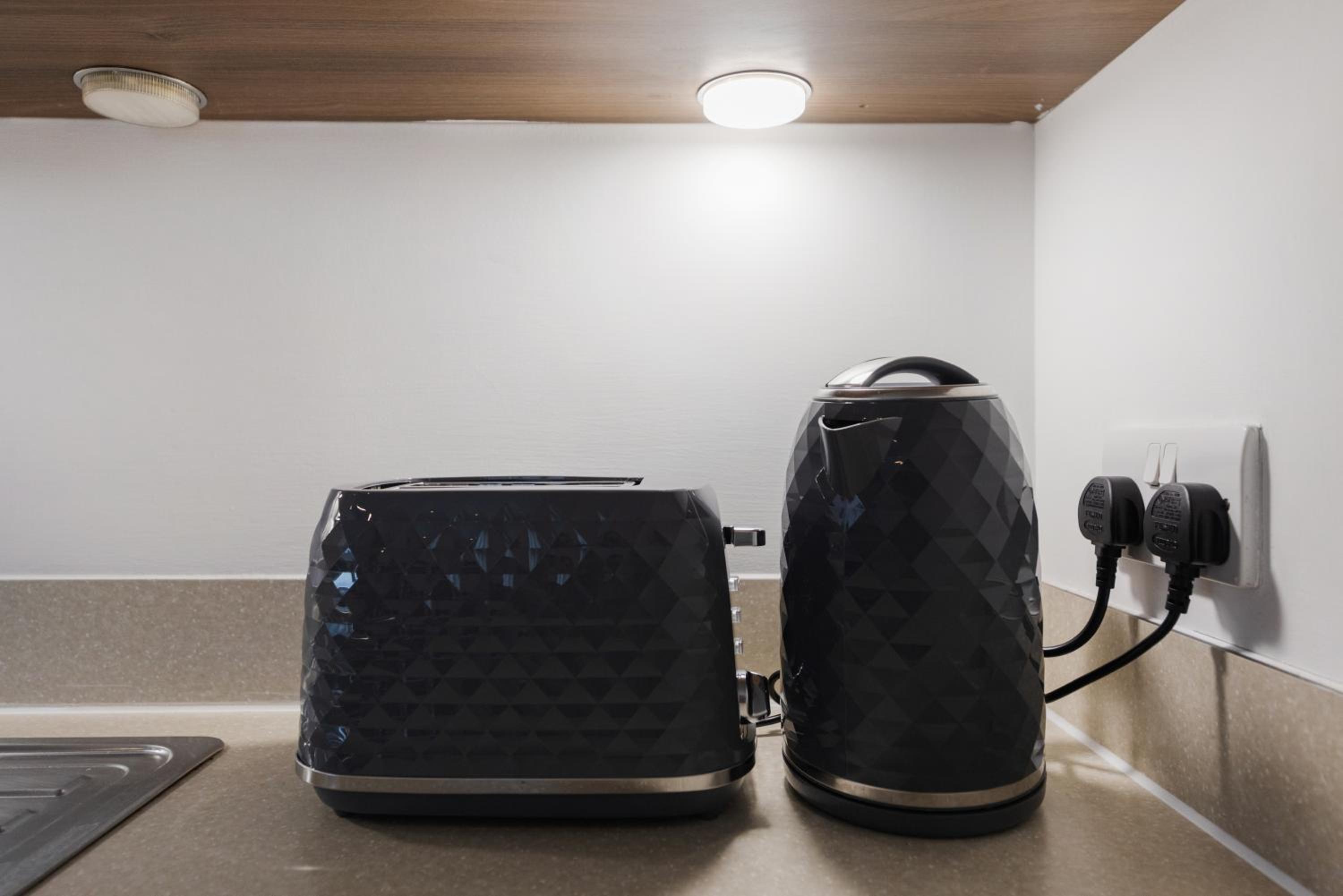 Modern & spacious 3 bed with free parking & lift in Shoreditch, next to station