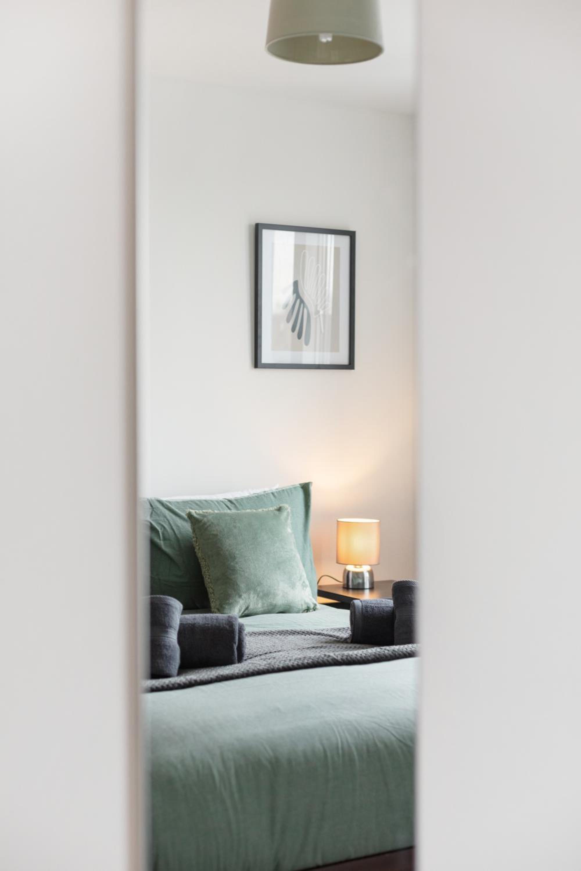 Modern & spacious 3 bed with free parking & lift in Shoreditch, next to station