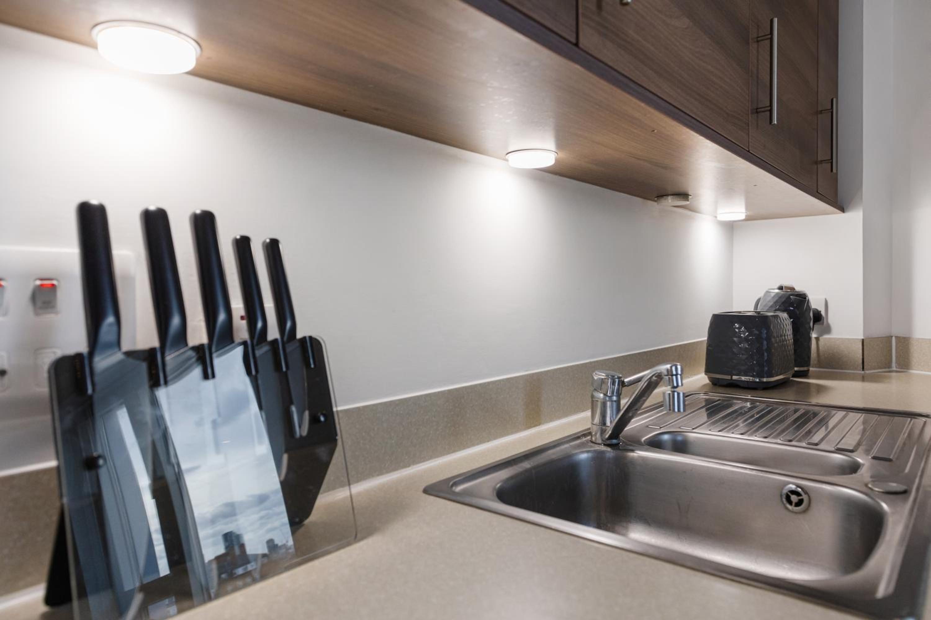 Modern & spacious 3 bed with free parking & lift in Shoreditch, next to station