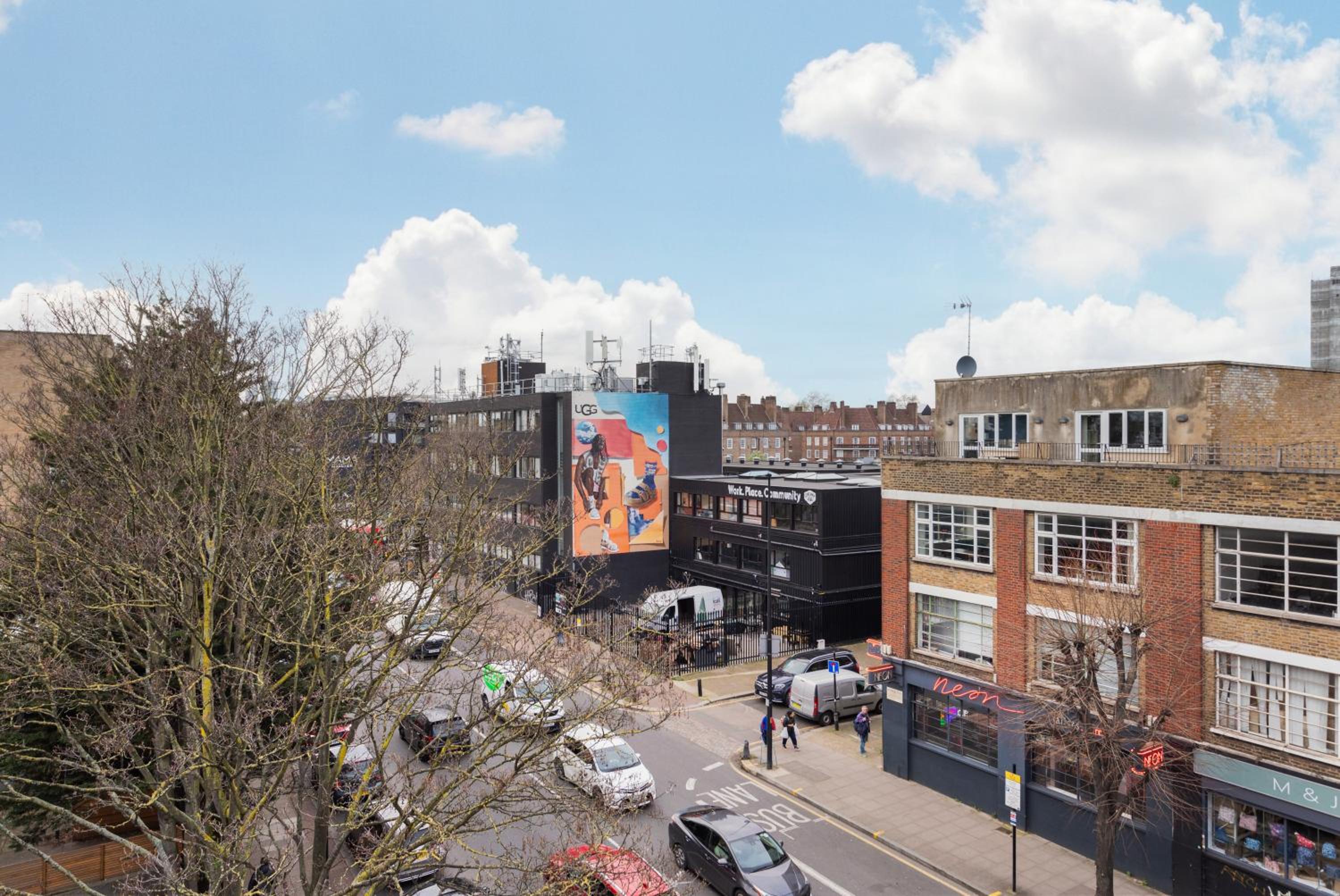 Modern & spacious 3 bed with free parking & lift in Shoreditch, next to station