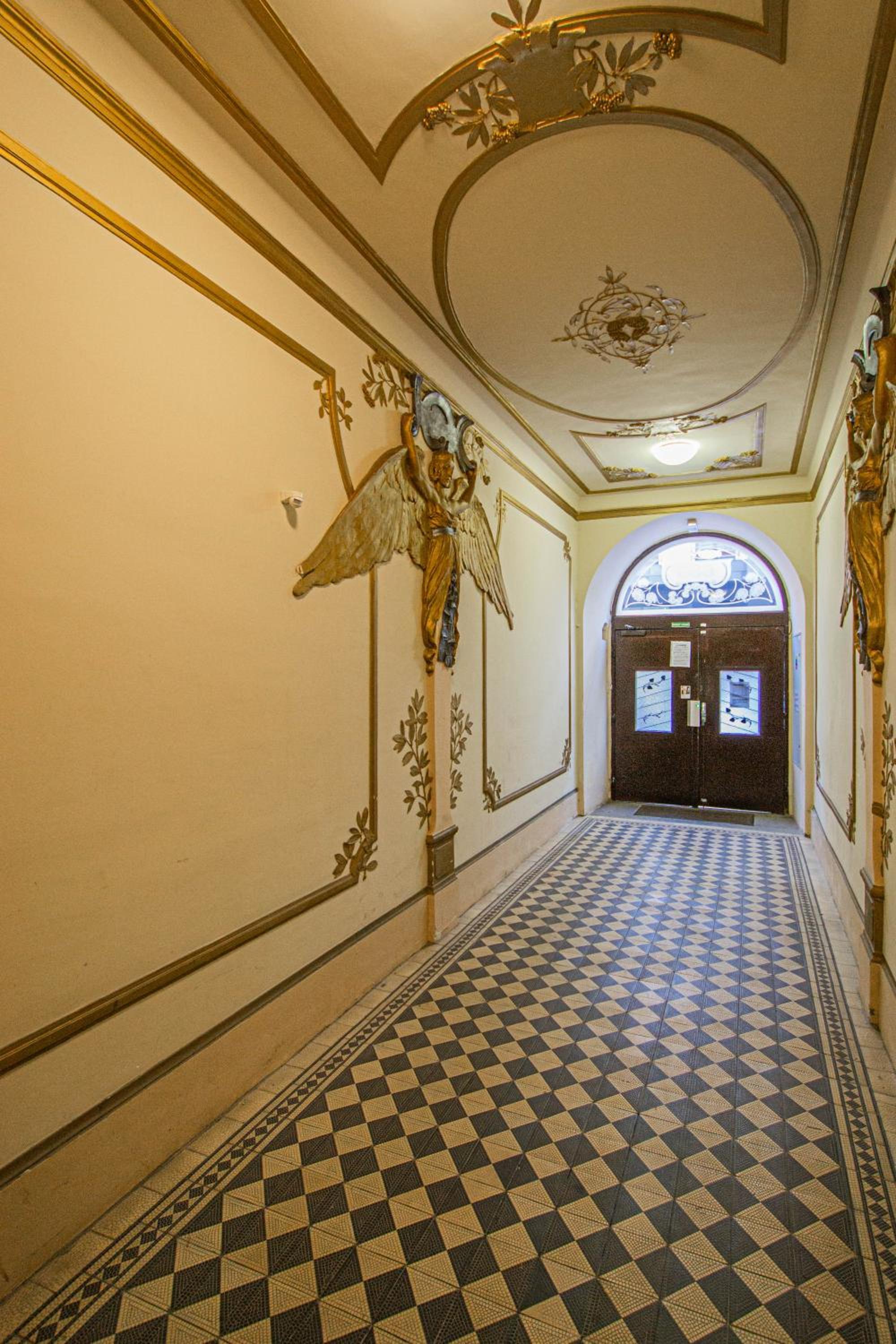 3BDR main square spacious designed apartment