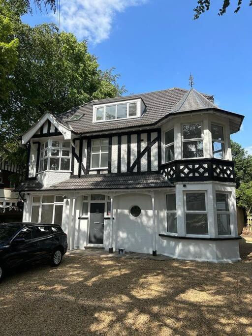 Luton flat with parking