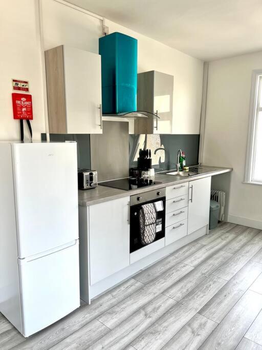 Luton flat with parking