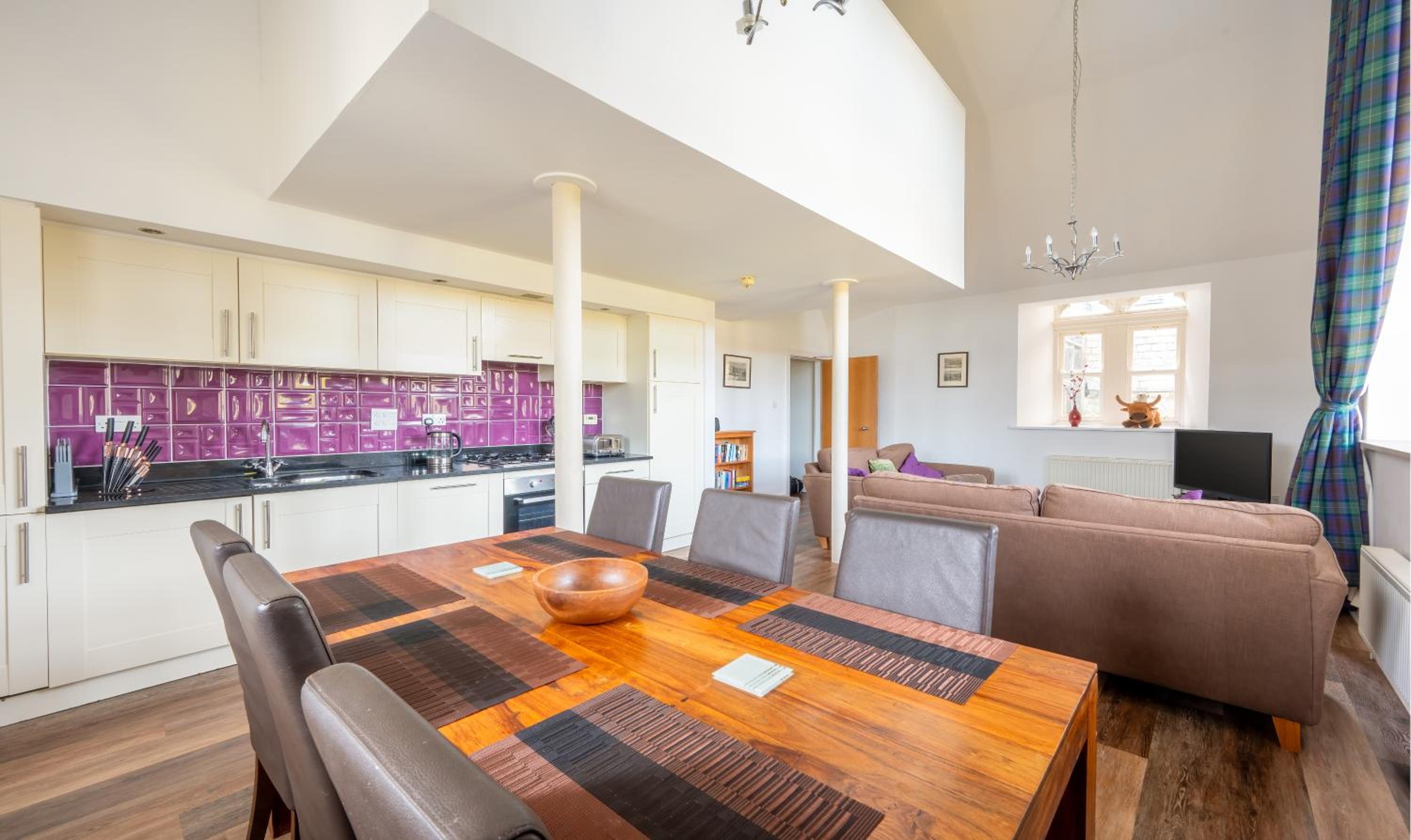 The Caledonian 3 Bedroom Self Catering Apartment in historic Abbey view 4