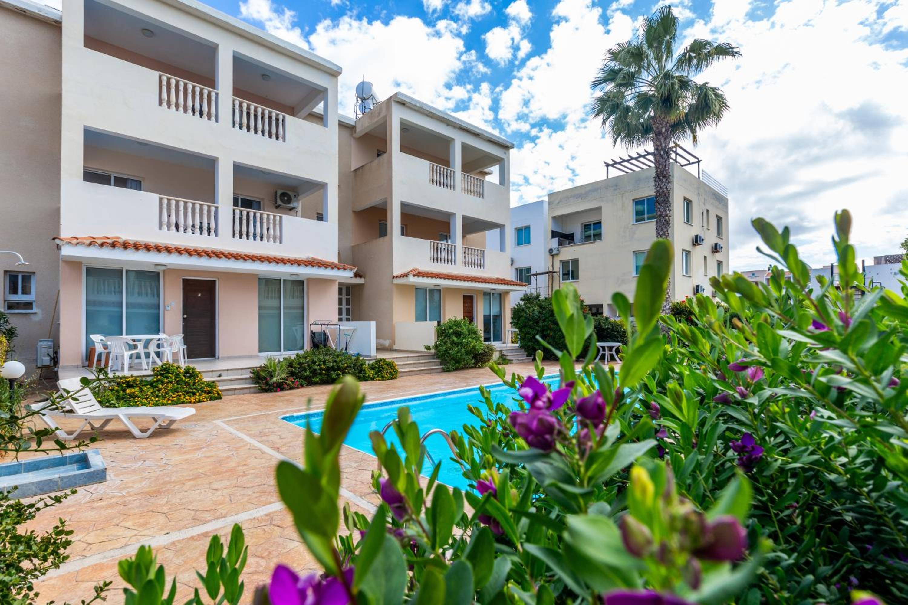 Beautiful 2 bed apartment in Paphos Cyprus