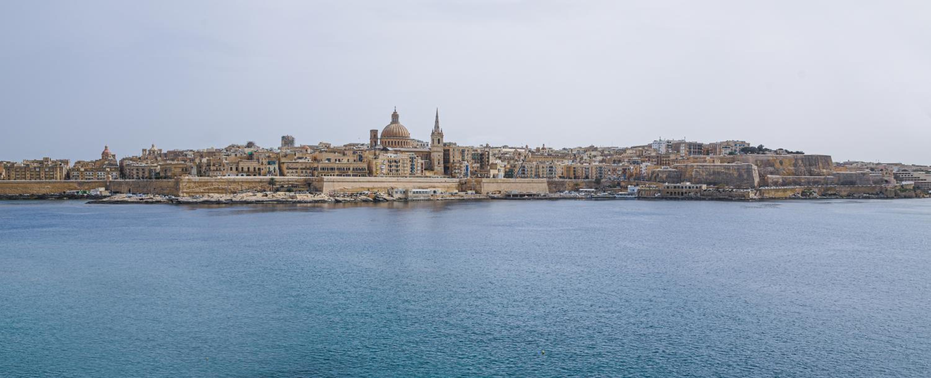 Tigne, Sliema Apartment - Central 3 bedrooms x families view 4
