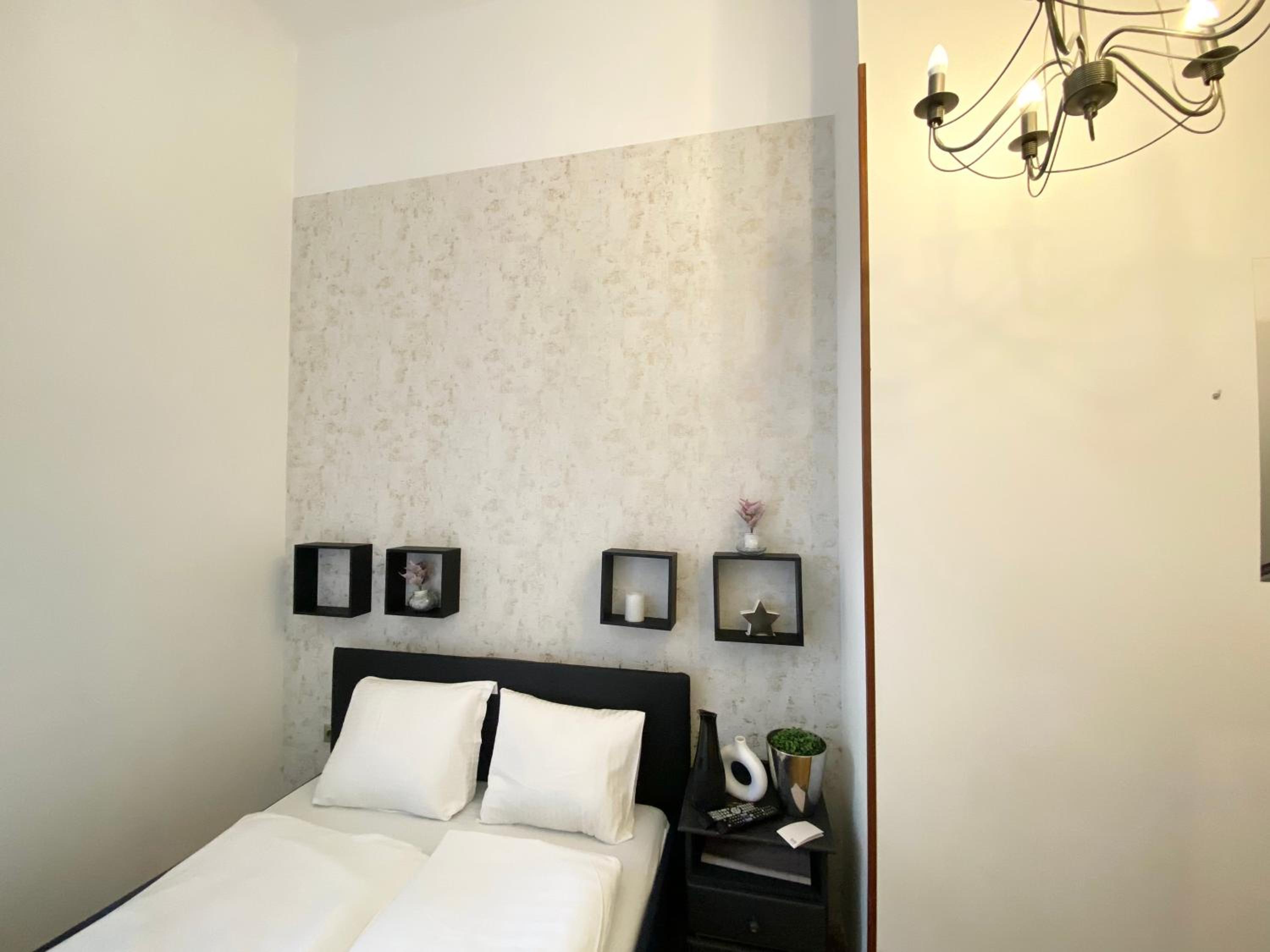 Váczi Central Relax Boutique Suits view 2