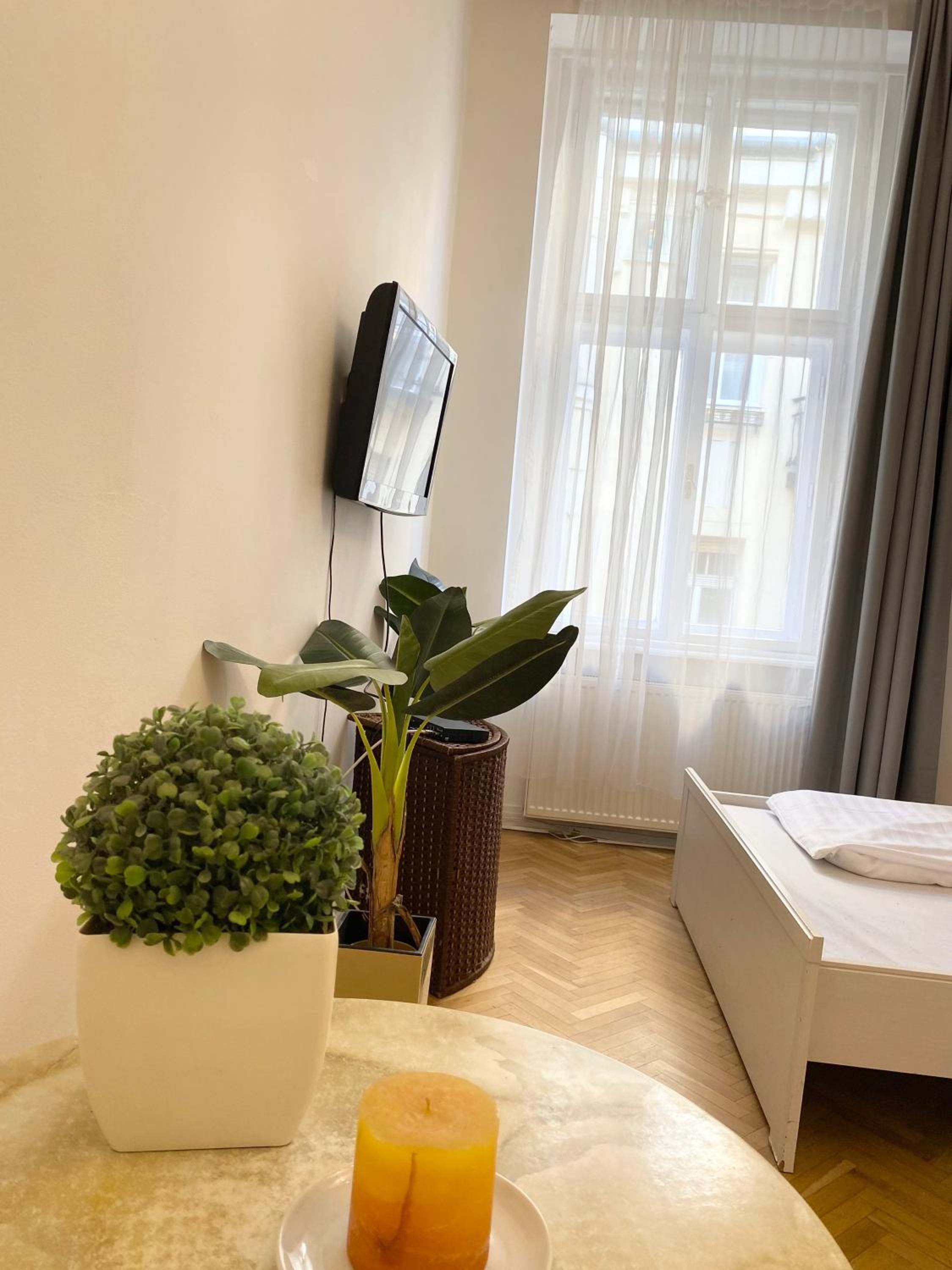 Váczi Central Relax Boutique Suits view 3