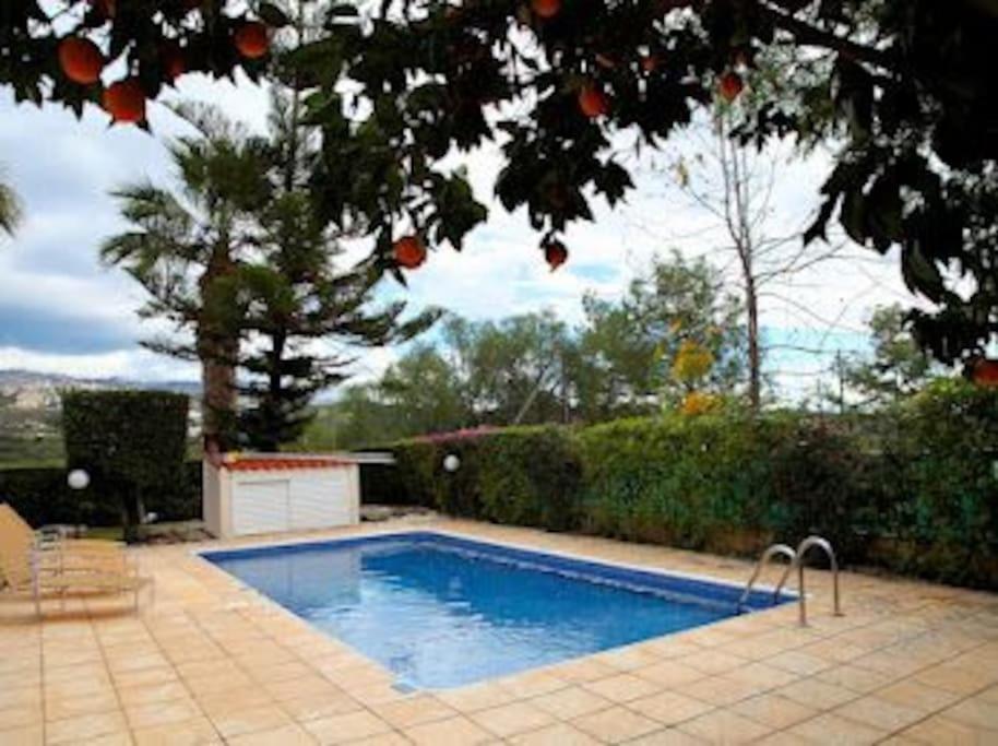 Beautiful villa five minutes from Coral Bay beach!