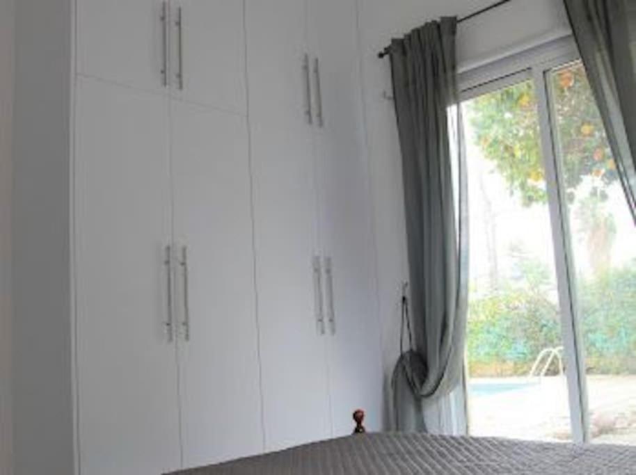 Beautiful villa five minutes from Coral Bay beach!