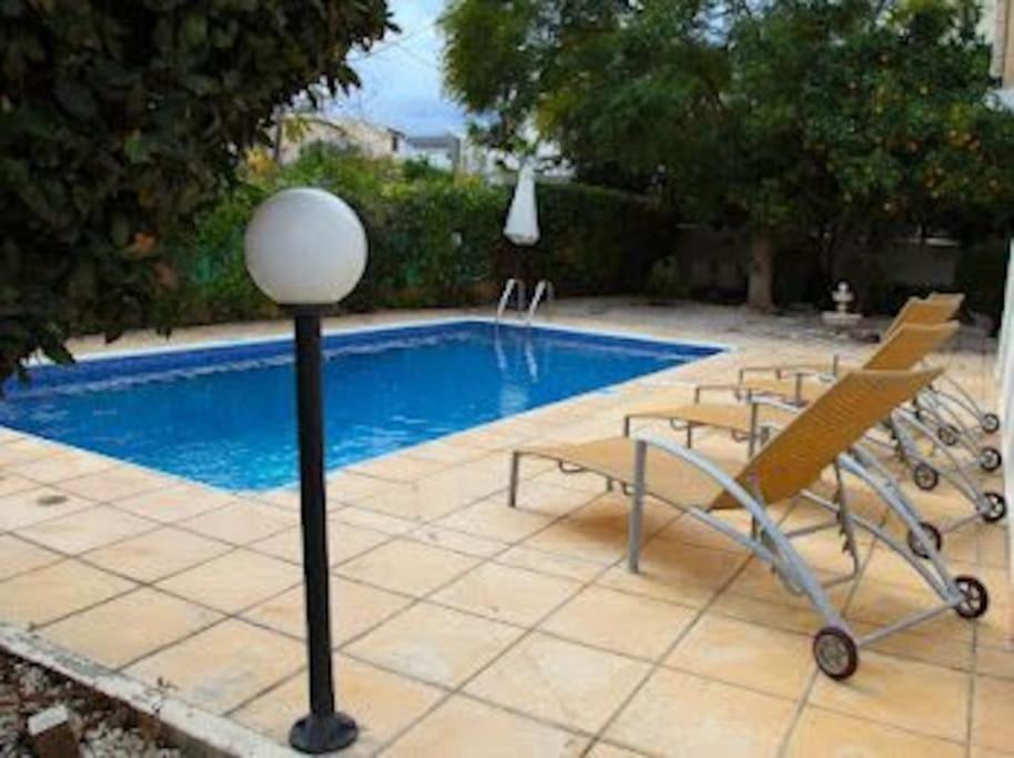 Beautiful villa five minutes from Coral Bay beach!