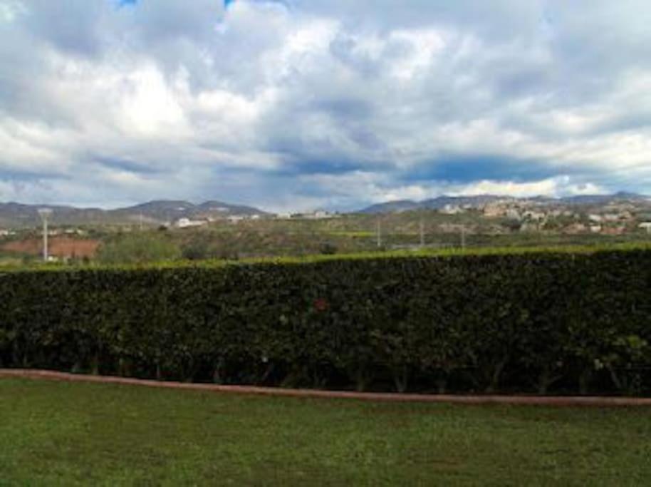 Beautiful villa five minutes from Coral Bay beach!