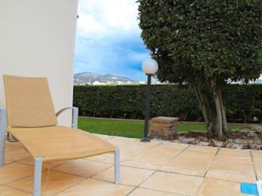 Beautiful villa five minutes from Coral Bay beach!